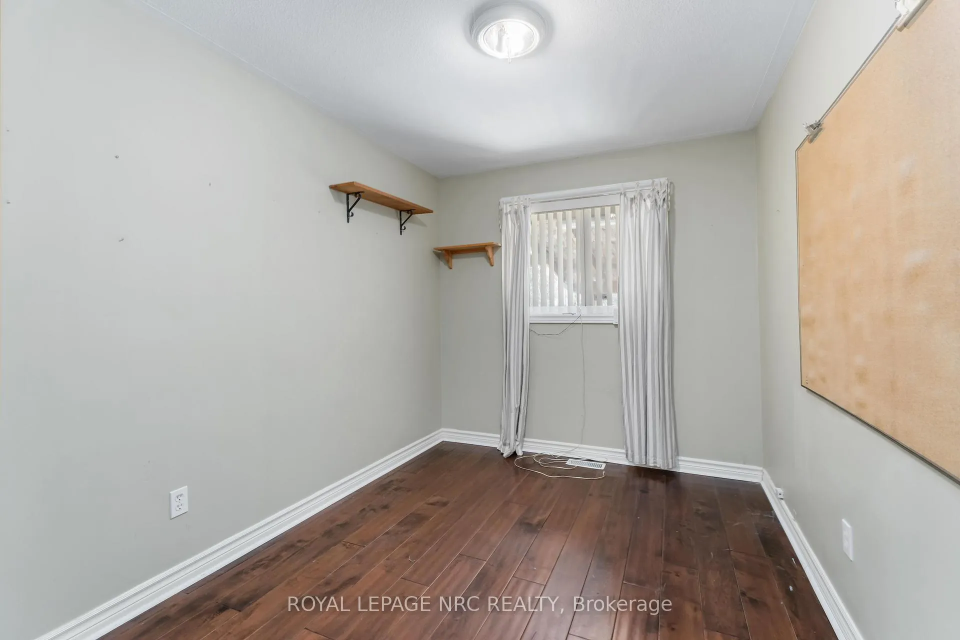 Photo 21 of 7900 Ascot Circle, Niagara Falls, Ascot — HOMEH