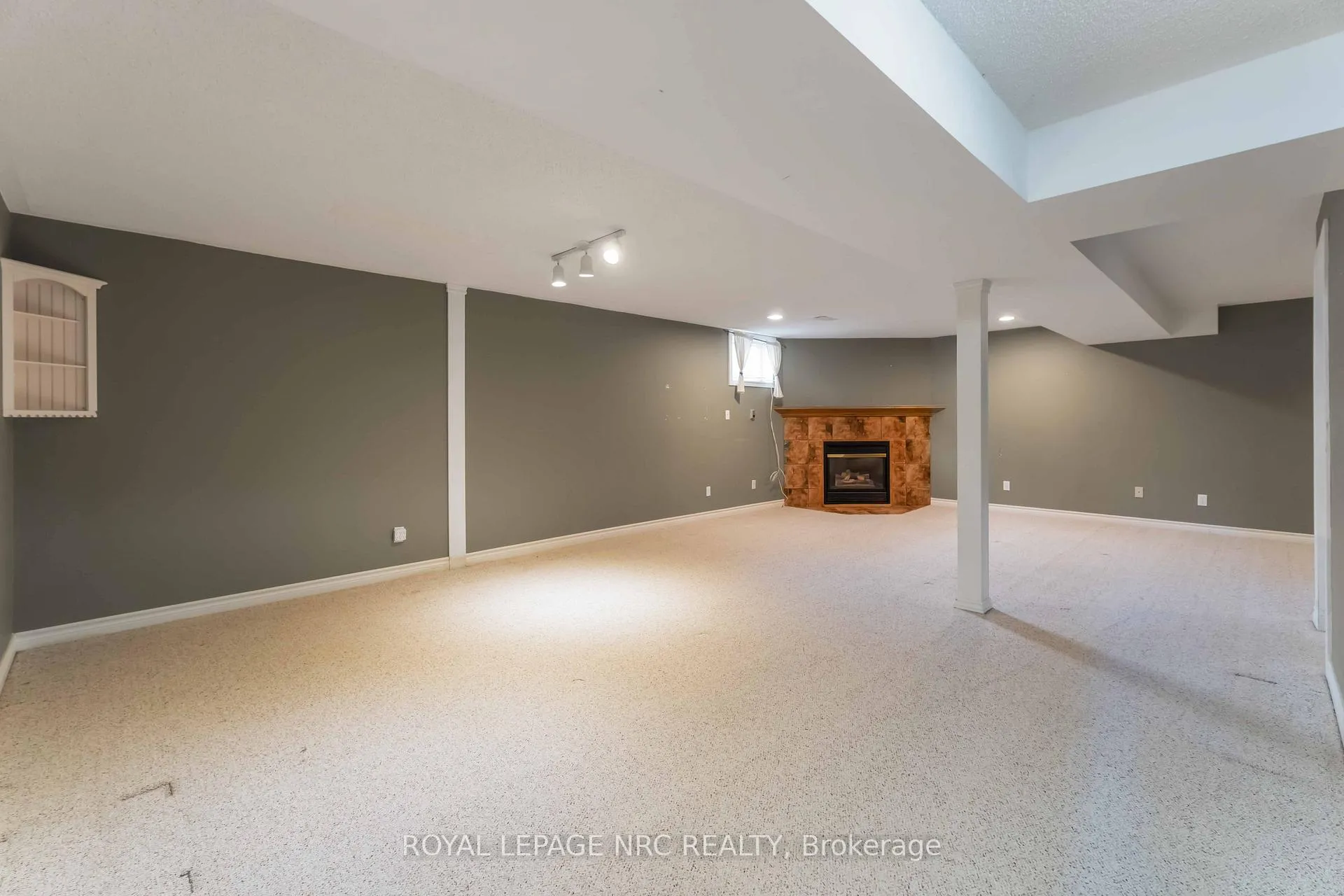 Photo 25 of 7900 Ascot Circle, Niagara Falls, Ascot — HOMEH