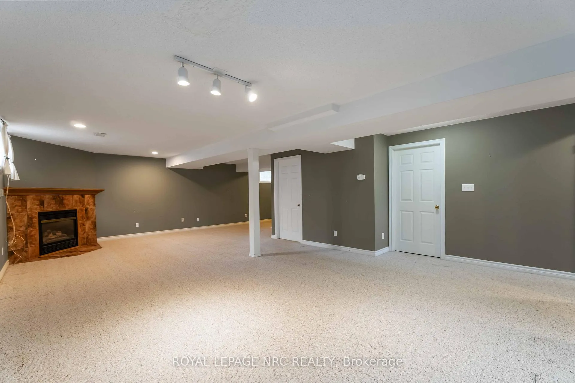 Photo 26 of 7900 Ascot Circle, Niagara Falls, Ascot — HOMEH