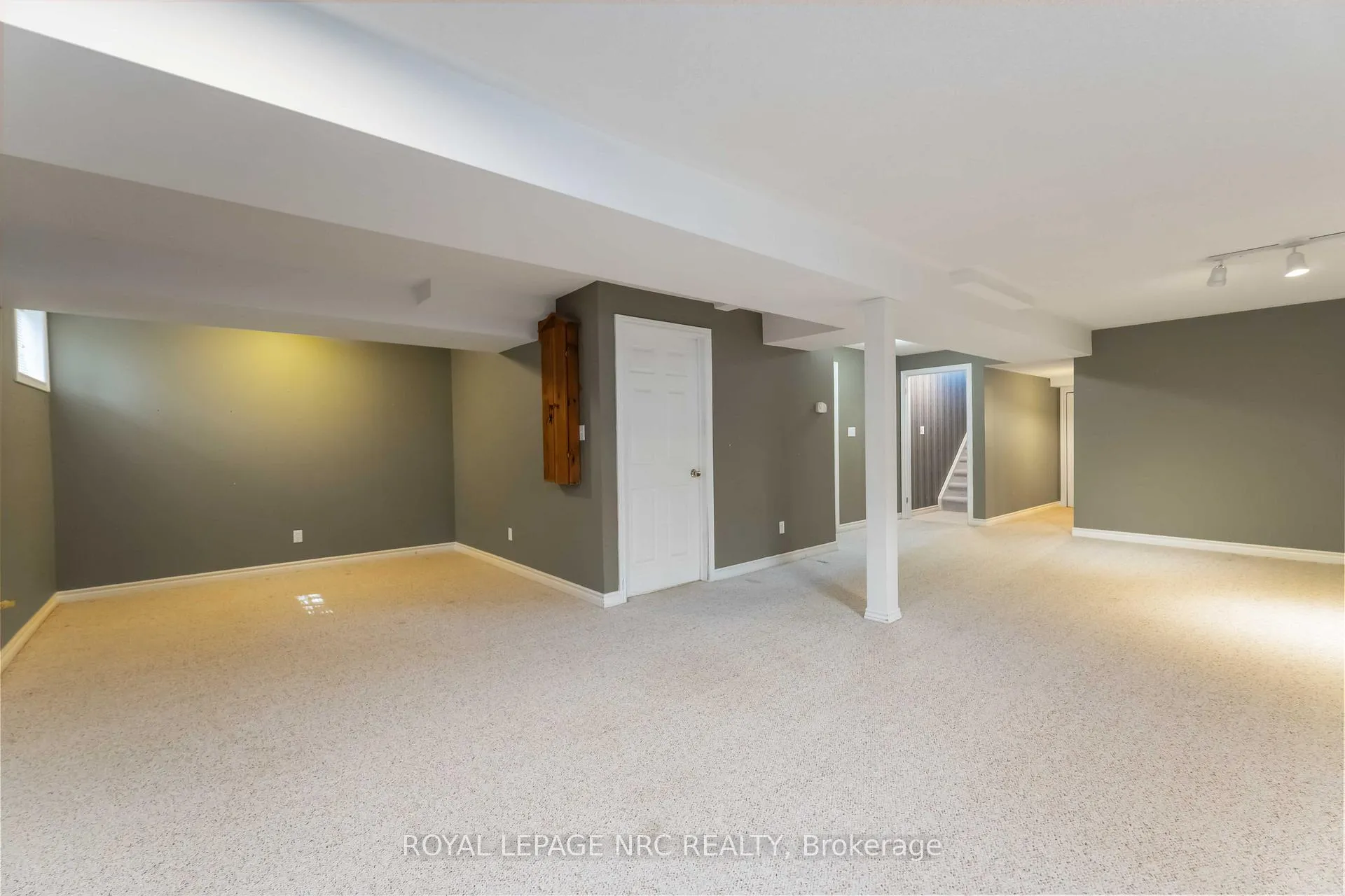 Photo 27 of 7900 Ascot Circle, Niagara Falls, Ascot — HOMEH