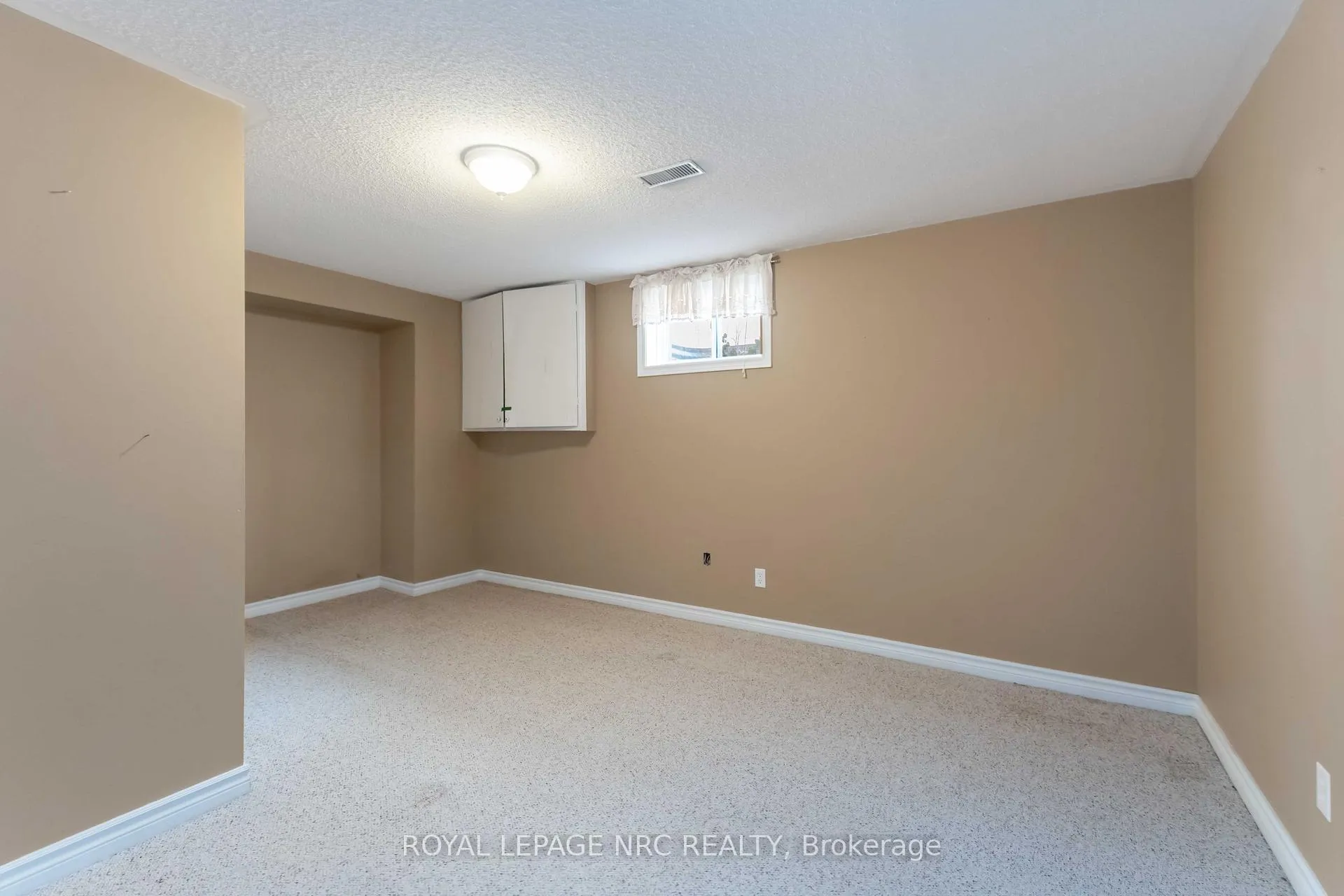 Photo 30 of 7900 Ascot Circle, Niagara Falls, Ascot — HOMEH