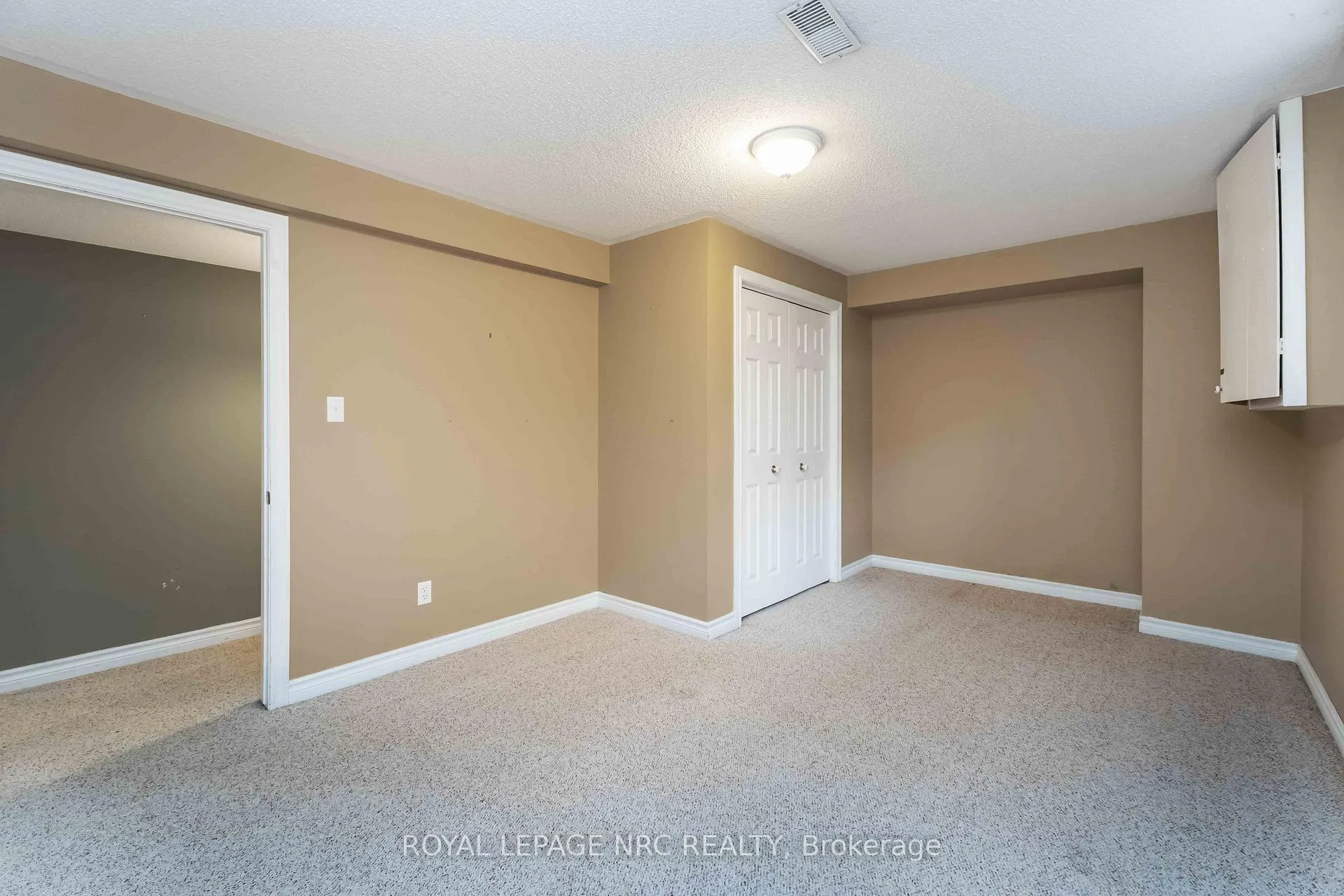 Photo 31 of 7900 Ascot Circle, Niagara Falls, Ascot — HOMEH