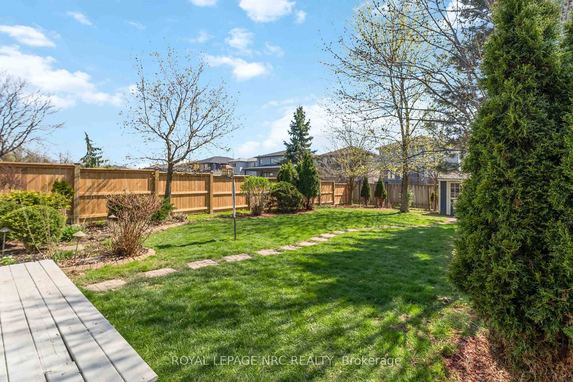 Photo 33 of 7900 Ascot Circle, Niagara Falls, Ascot — HOMEH