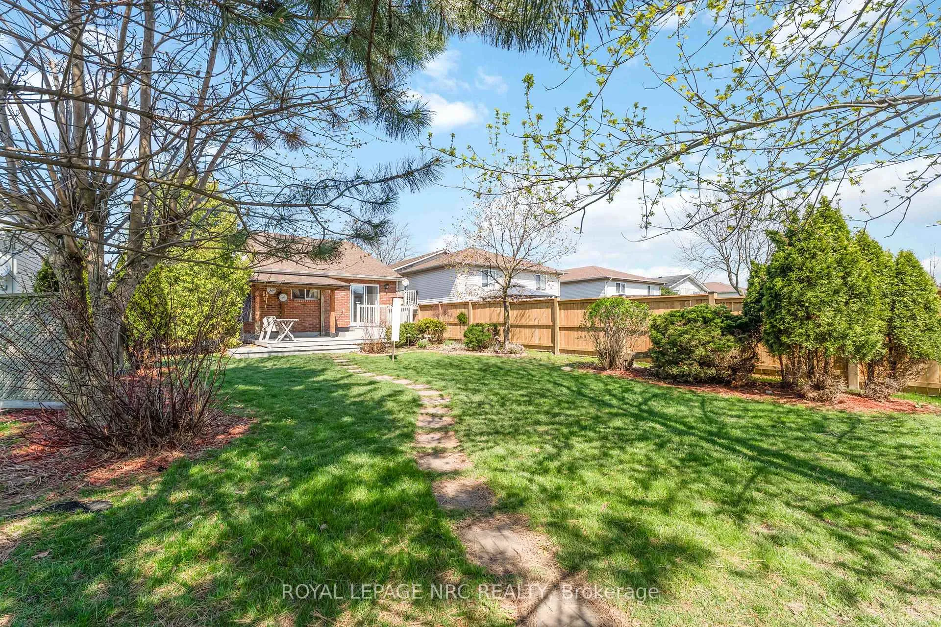 Photo 37 of 7900 Ascot Circle, Niagara Falls, Ascot — HOMEH