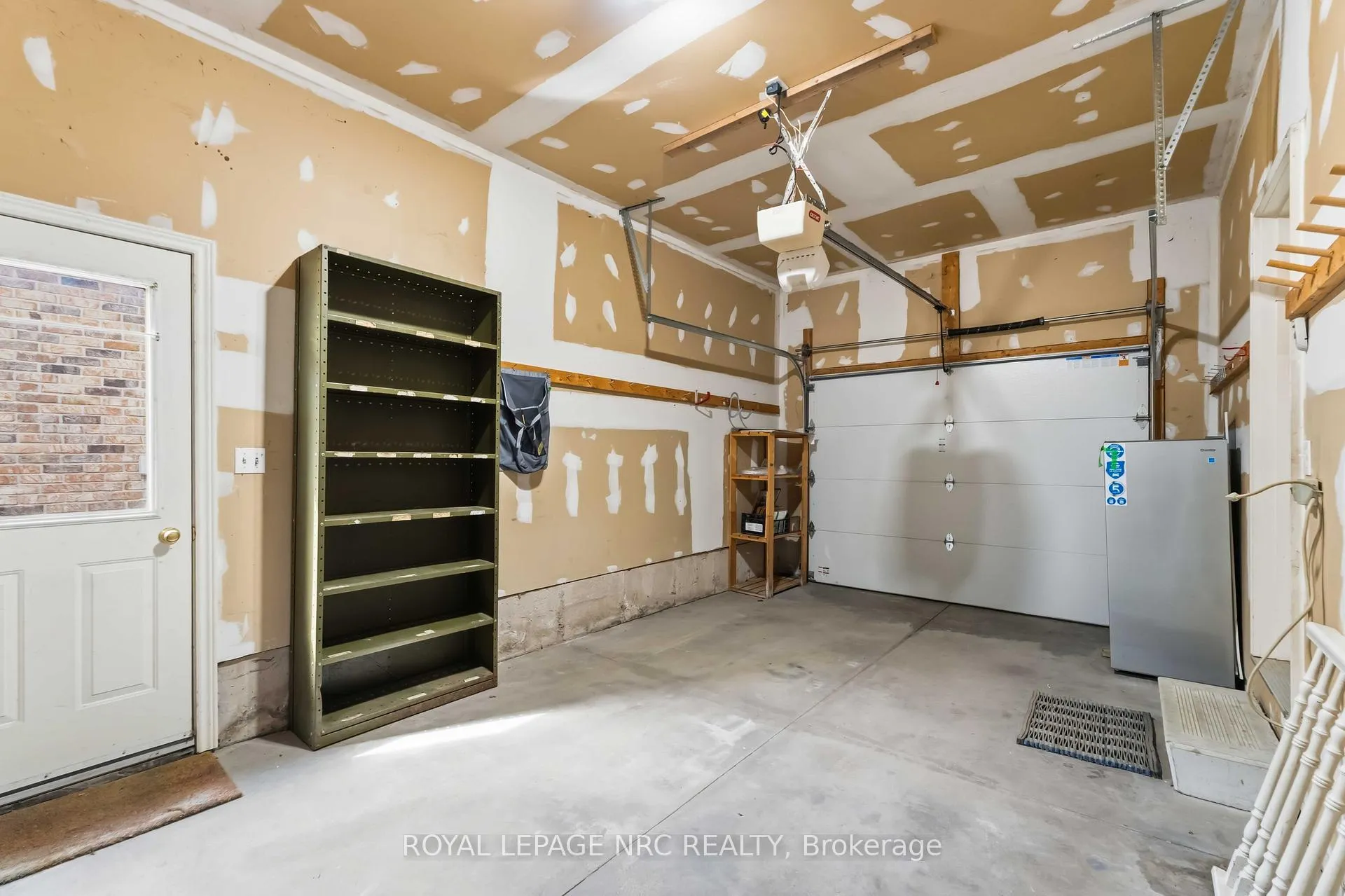 Photo 44 of 7900 Ascot Circle, Niagara Falls, Ascot — HOMEH
