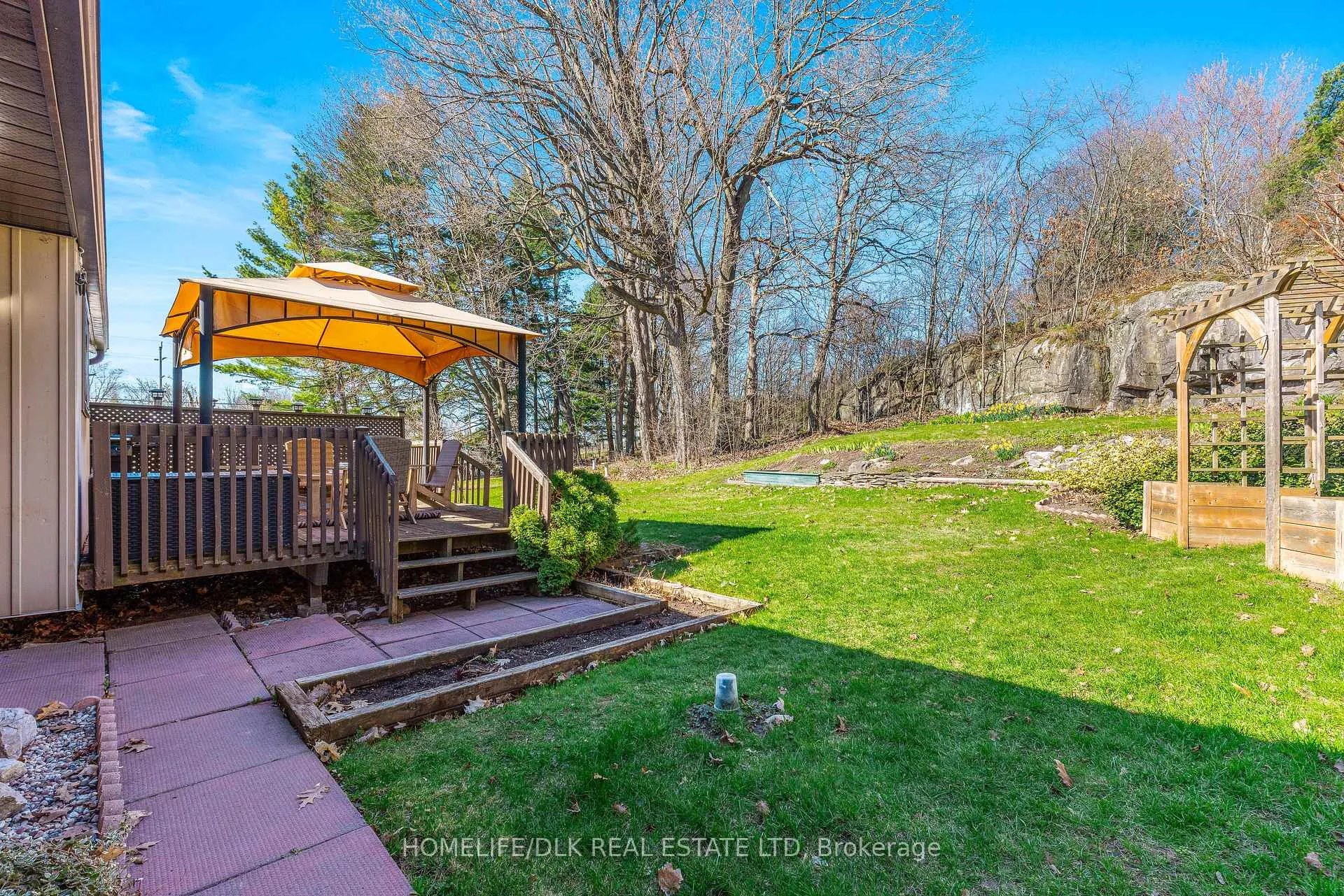 Photo 6 of 10 Oak Crescent, Brockville — HOMEH