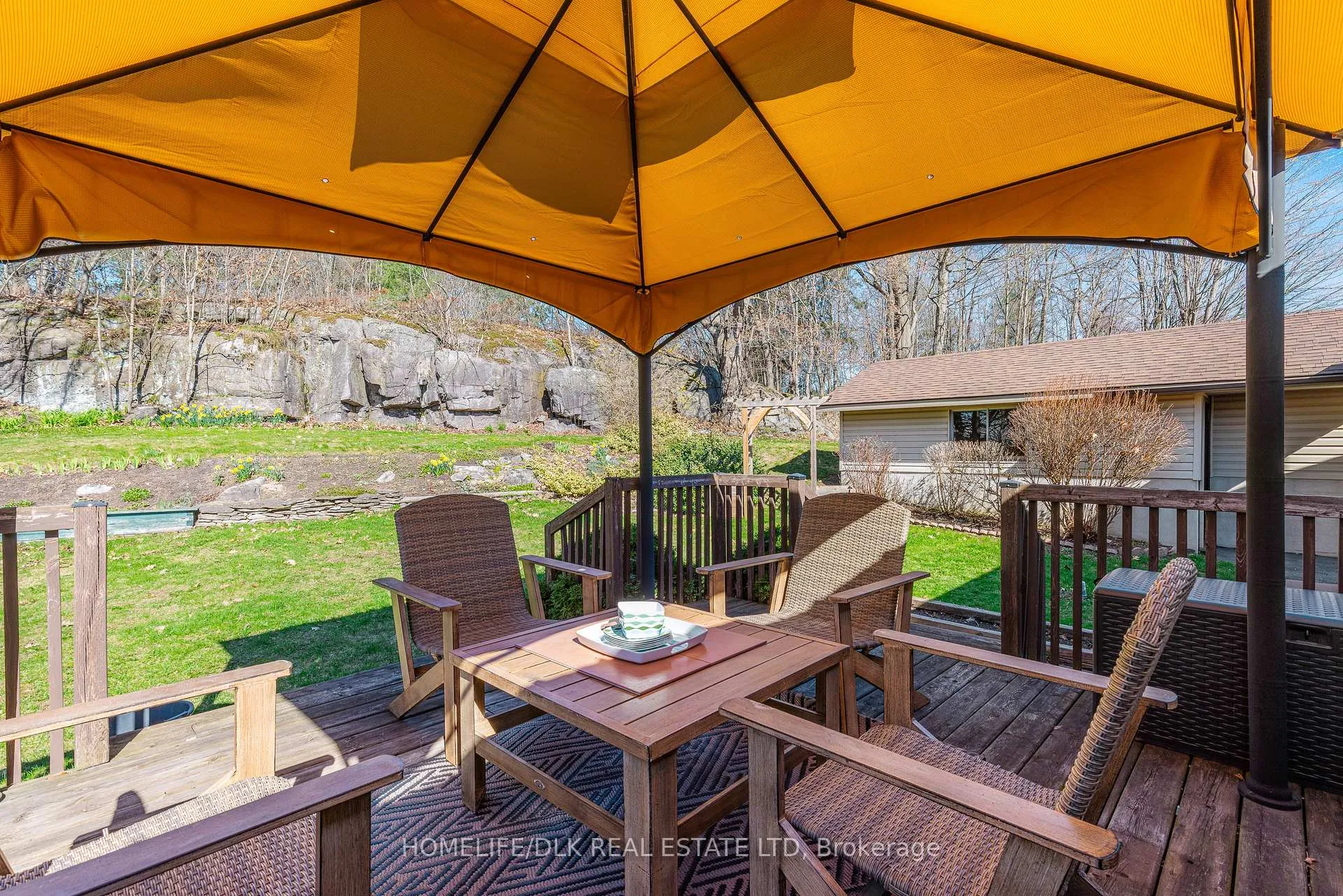 Photo 8 of 10 Oak Crescent, Brockville — HOMEH