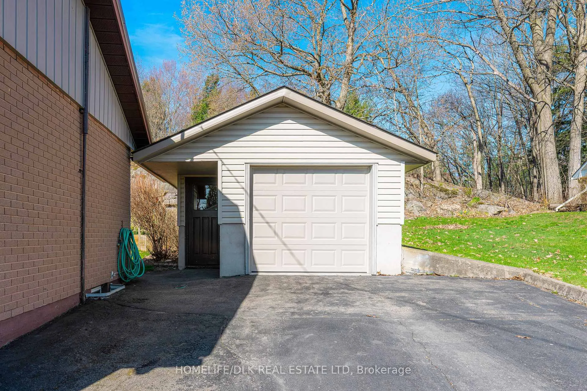 Photo 9 of 10 Oak Crescent, Brockville — HOMEH