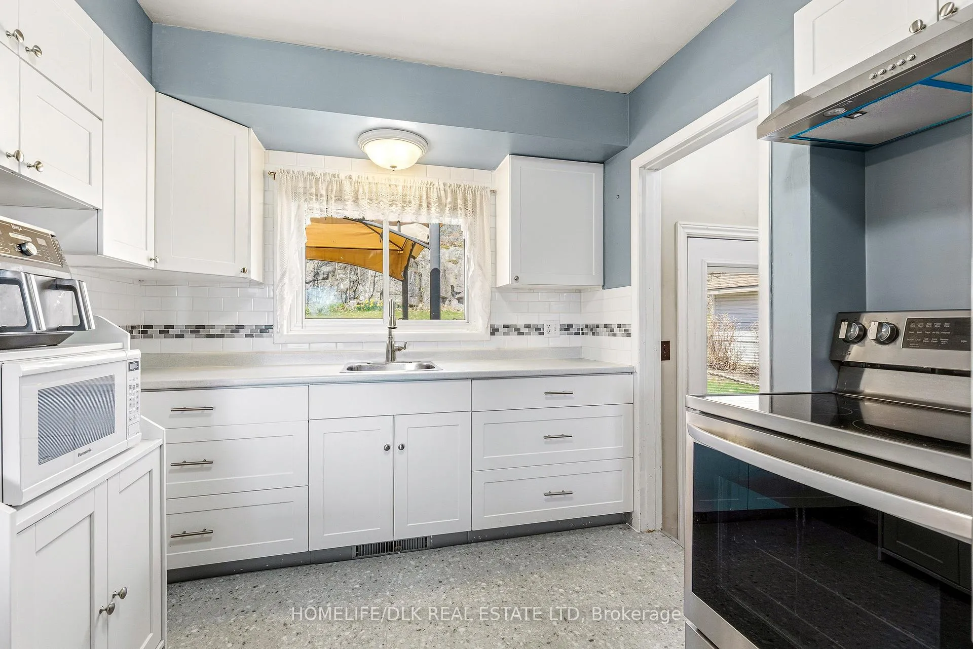 Photo 18 of 10 Oak Crescent, Brockville — HOMEH