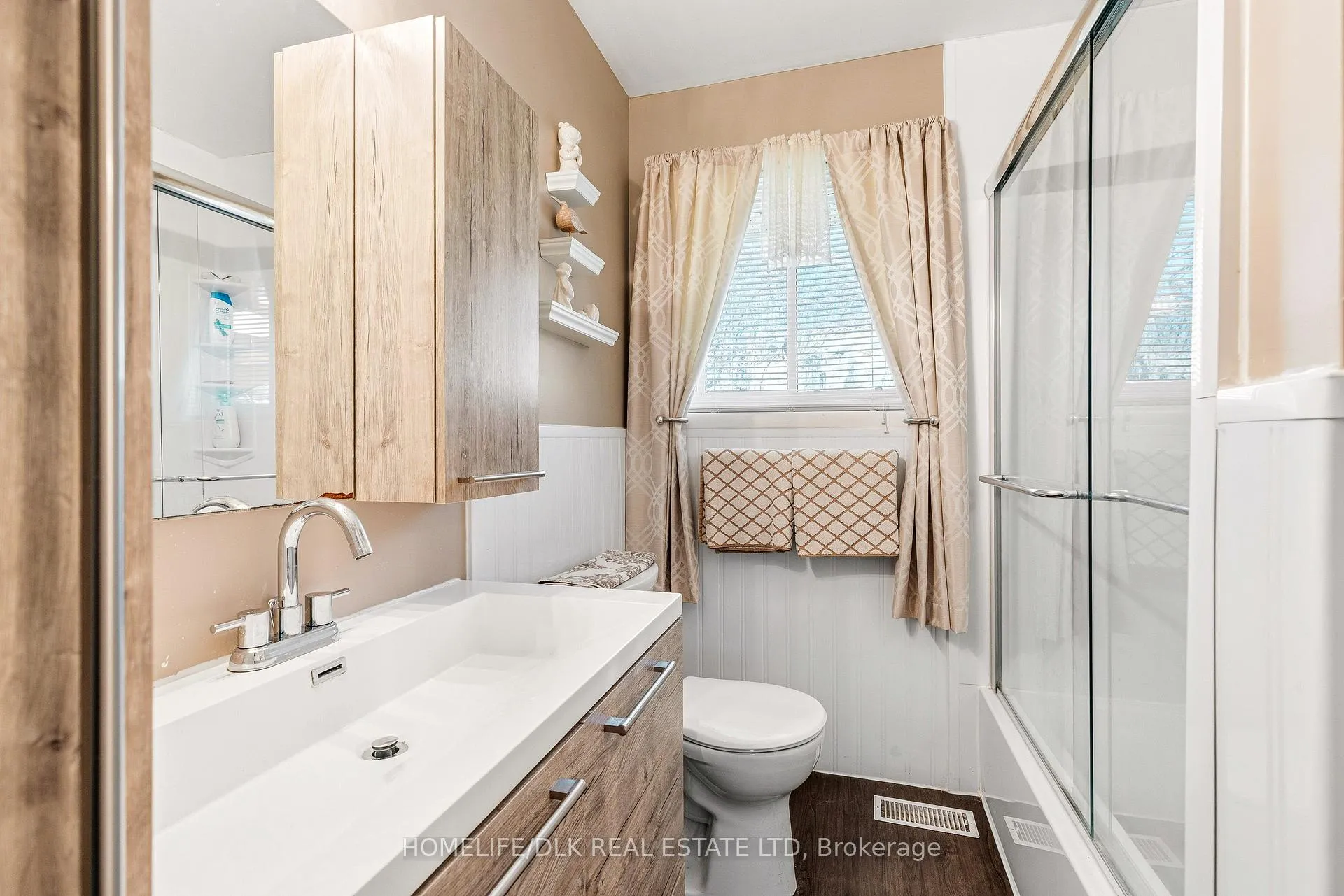 Photo 25 of 10 Oak Crescent, Brockville — HOMEH