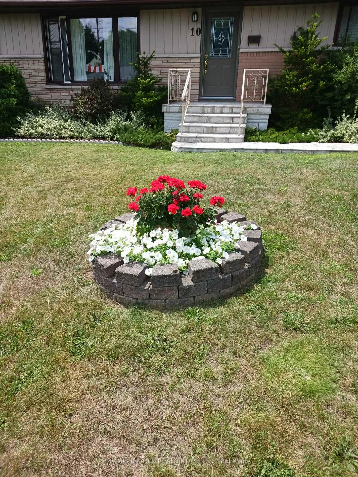 Photo 33 of 10 Oak Crescent, Brockville — HOMEH