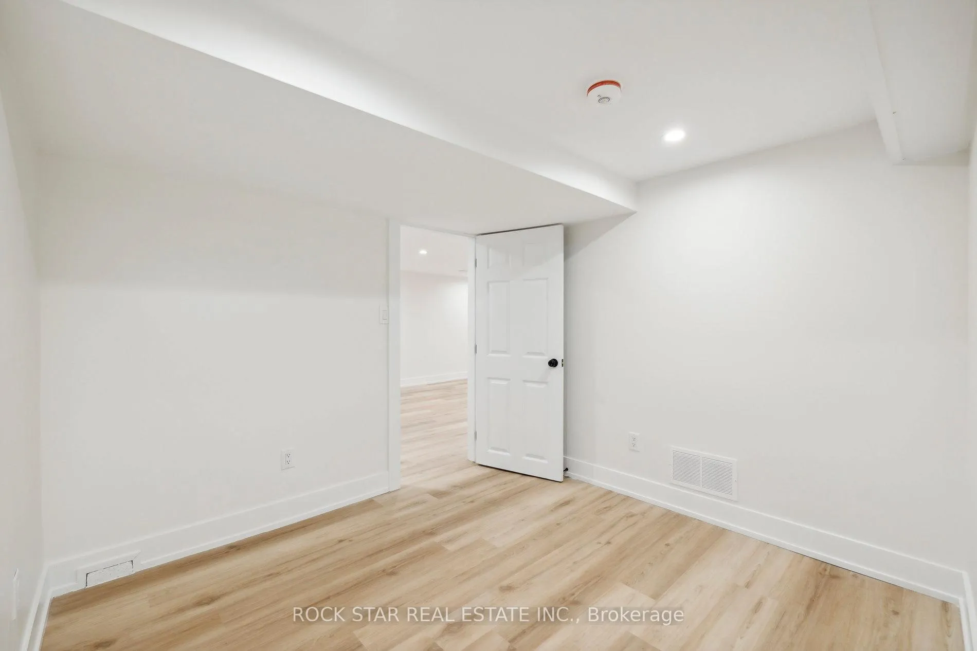 Photo 10 of Unit Lower, 87 Leaside Drive, St. Catharines, Carlton/Bunting — HOMEH