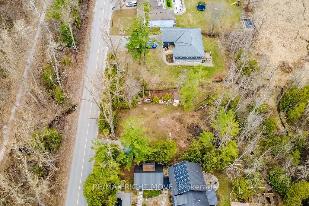 Photo 2 of 454 Bay Street, Orillia — HOMEH