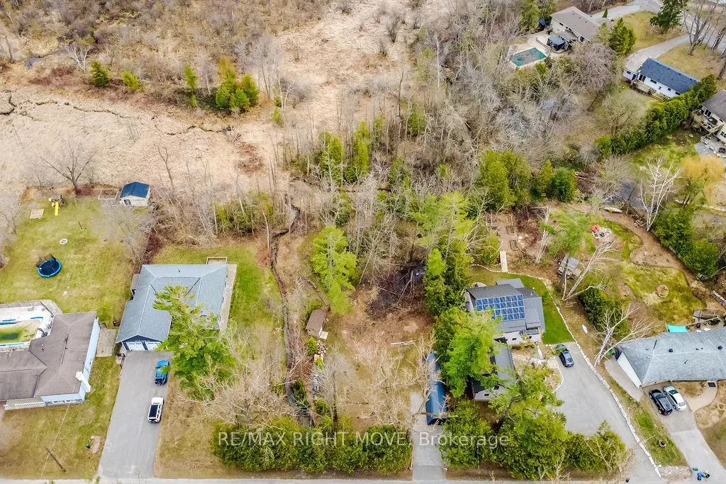 Photo 9 of 454 Bay Street, Orillia — HOMEH