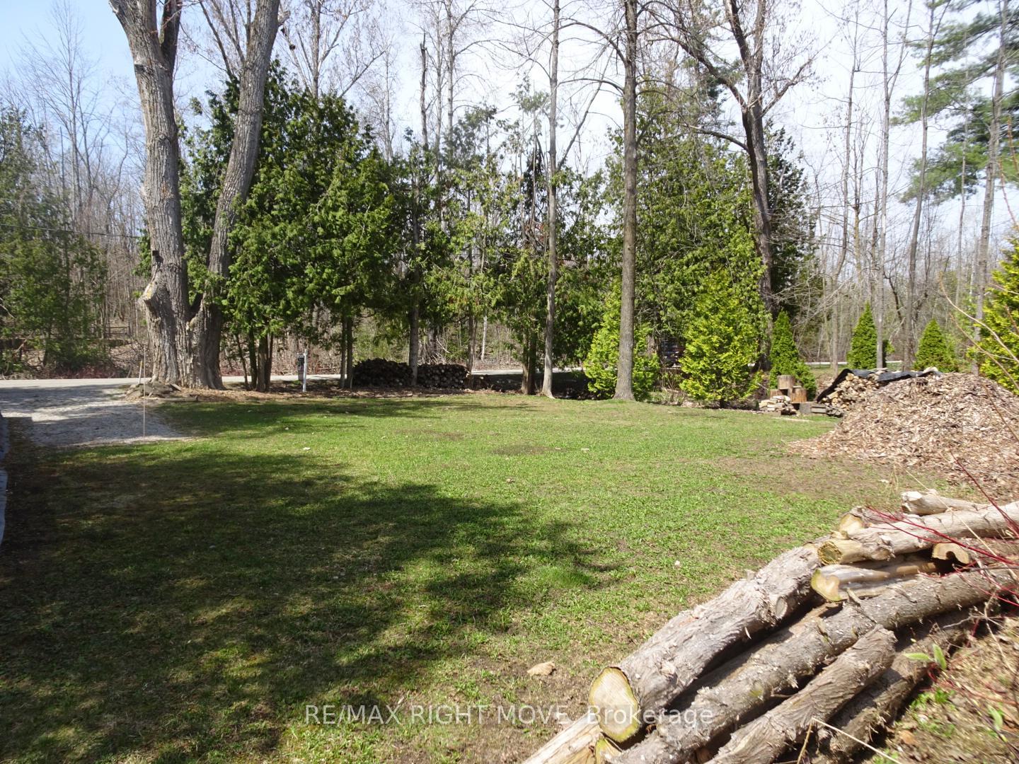 Photo 4 of 454 Bay Street, Orillia — HOMEH