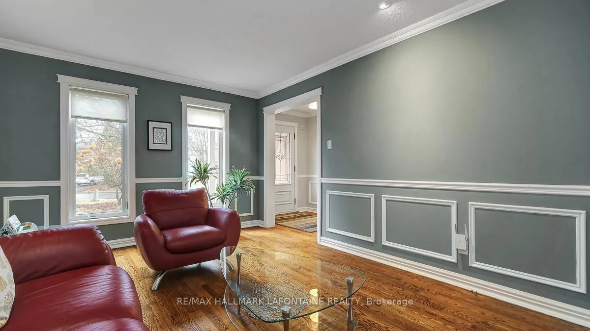 Photo 4 of 1288 Turner Crescent, Ottawa, Bilberry Creek/Queenswood Heights — HOMEH