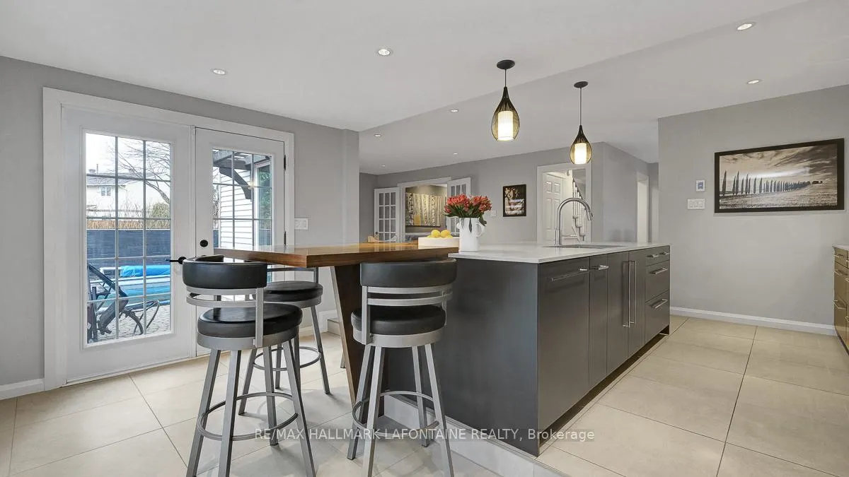Photo 14 of 1288 Turner Crescent, Ottawa, Bilberry Creek/Queenswood Heights — HOMEH