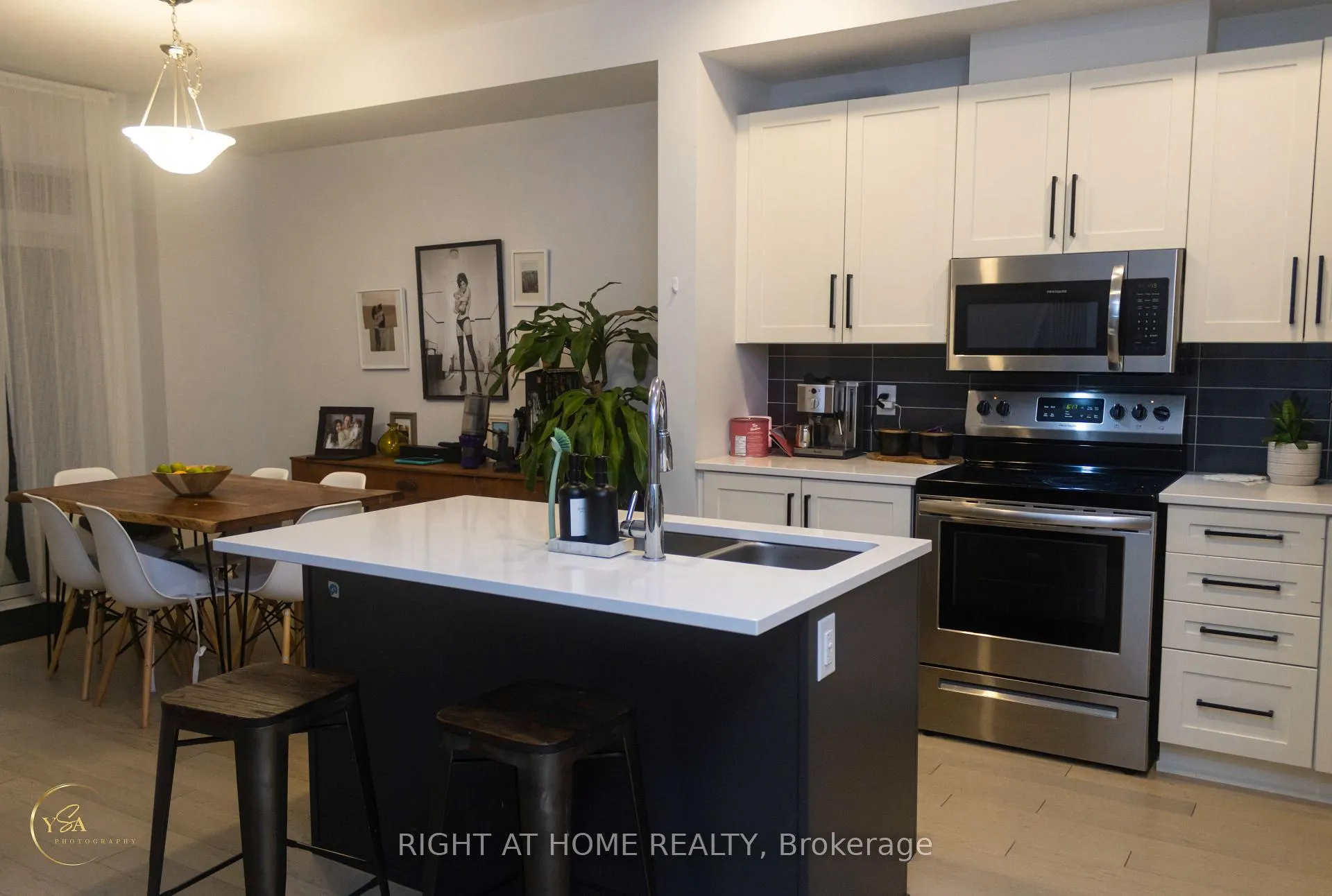Photo 7 of 323 Touring Way, Ottawa, Barrhaven - Hearts Desire — HOMEH