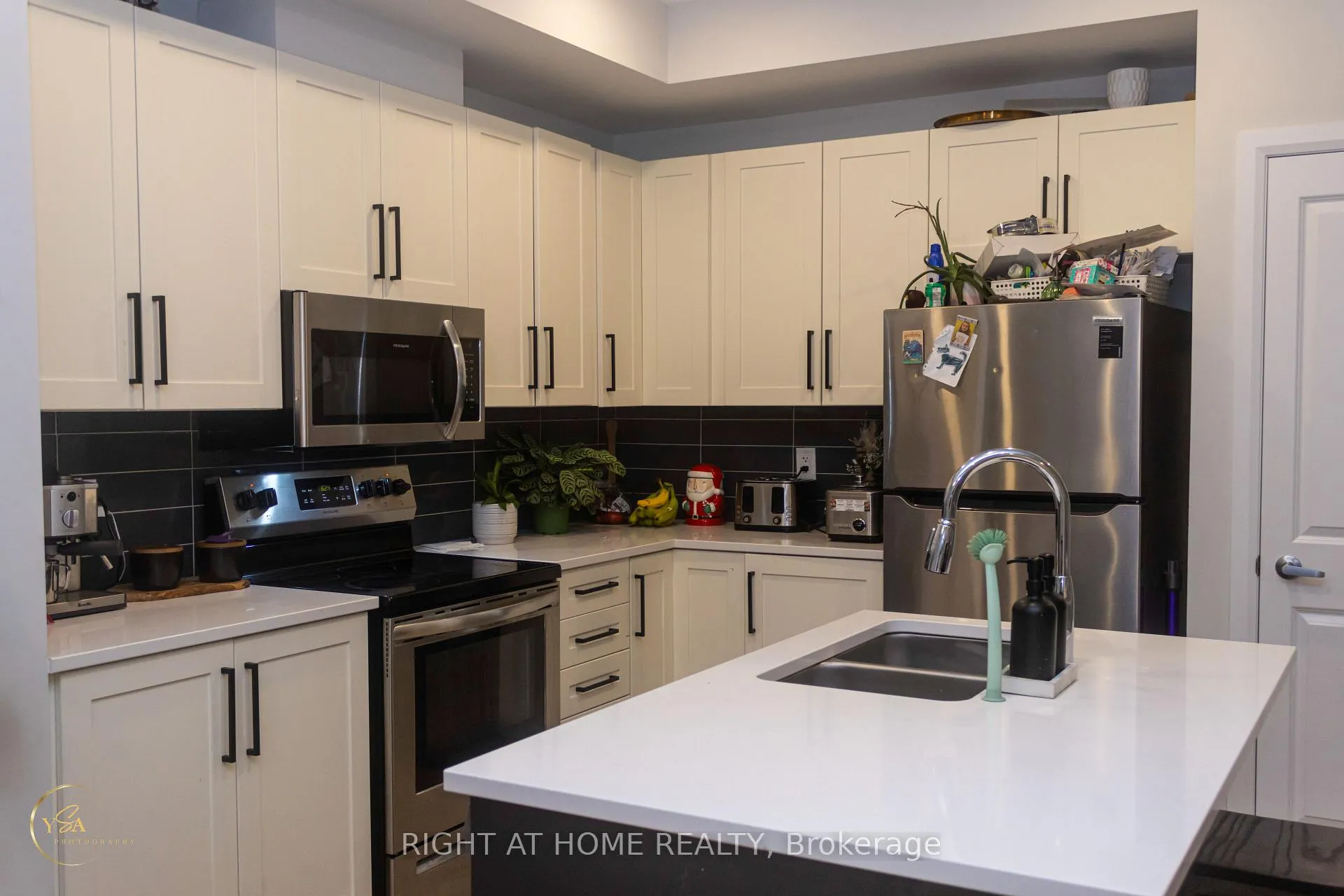 Photo 8 of 323 Touring Way, Ottawa, Barrhaven - Hearts Desire — HOMEH
