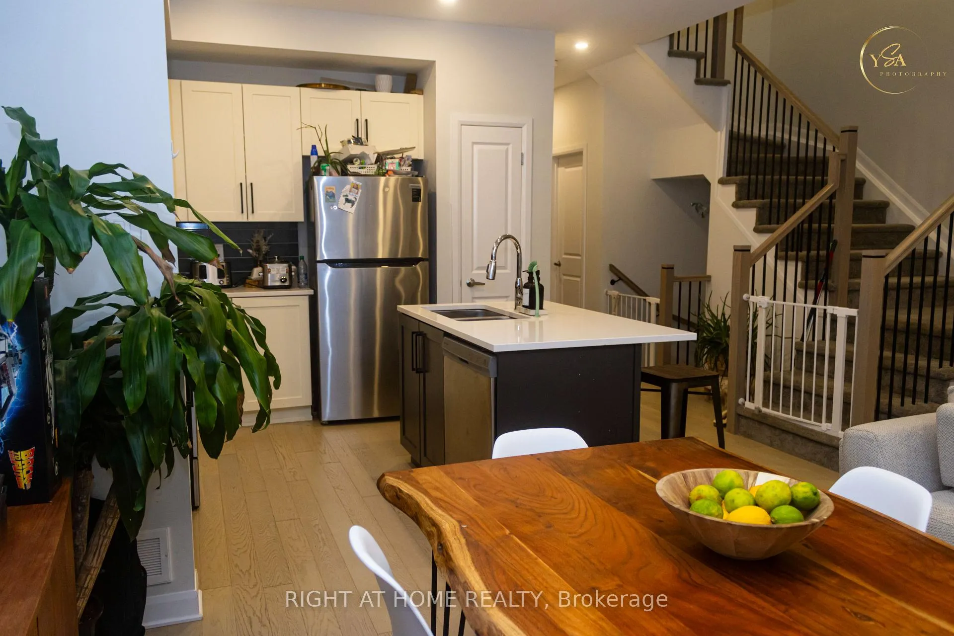Photo 9 of 323 Touring Way, Ottawa, Barrhaven - Hearts Desire — HOMEH