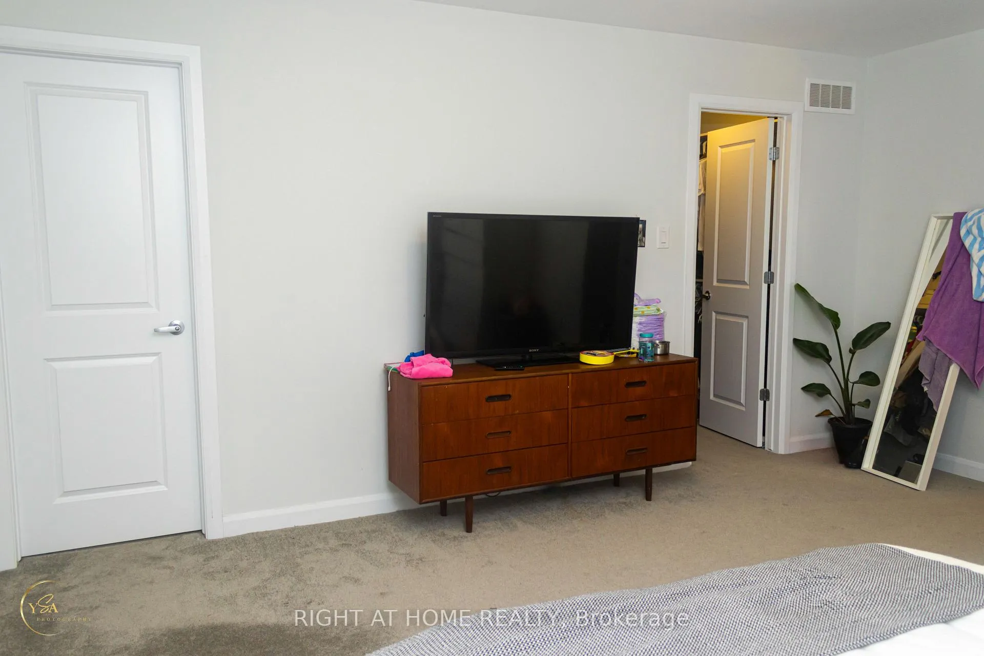 Photo 12 of 323 Touring Way, Ottawa, Barrhaven - Hearts Desire — HOMEH