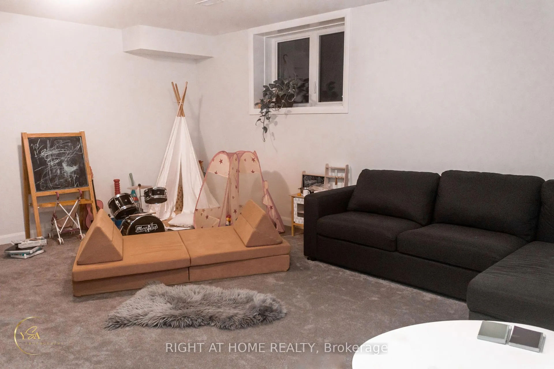 Photo 18 of 323 Touring Way, Ottawa, Barrhaven - Hearts Desire — HOMEH