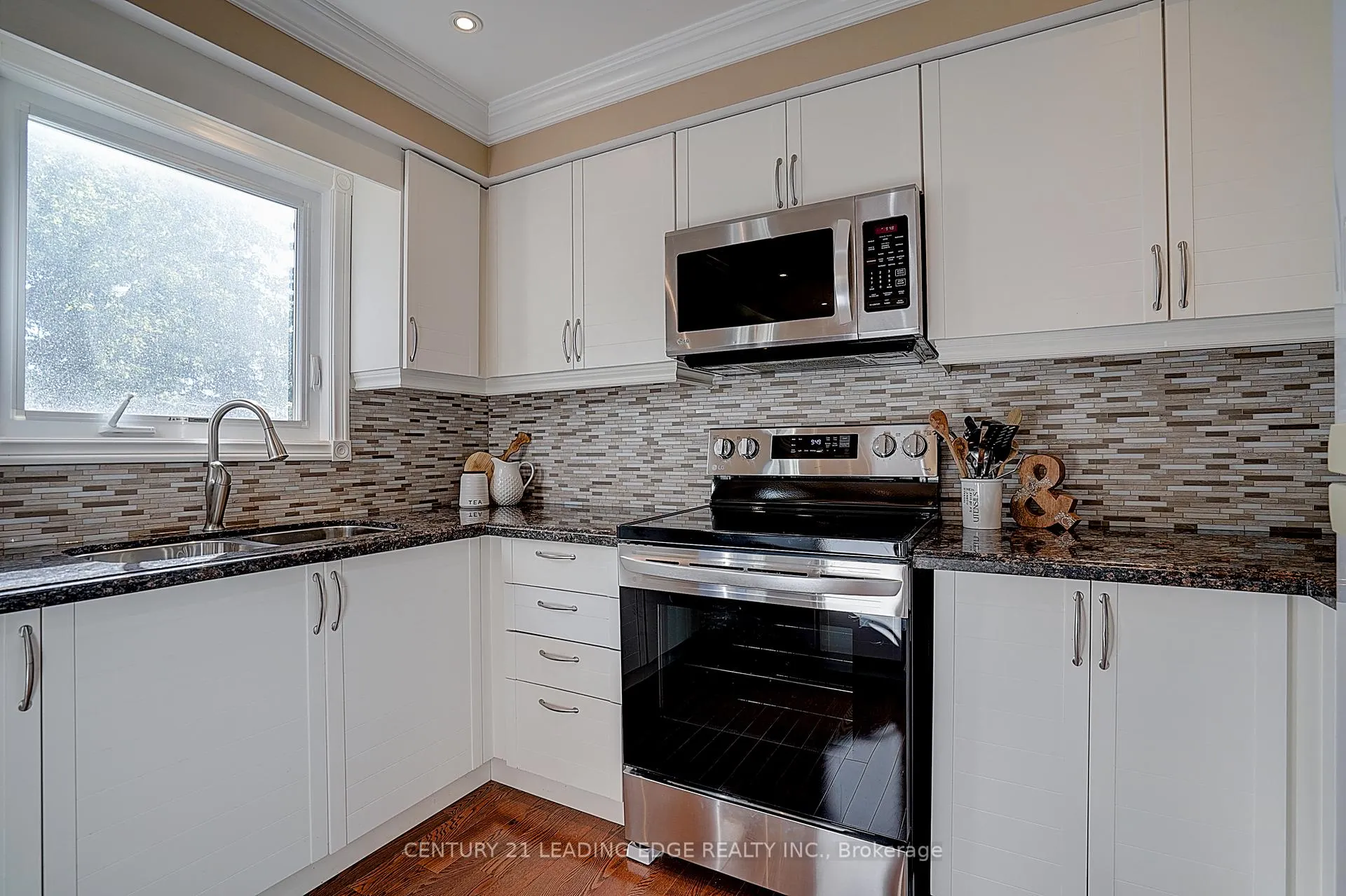 Photo 18 of 27 Sawyer Crescent, Markham, Markham Village — HOMEH