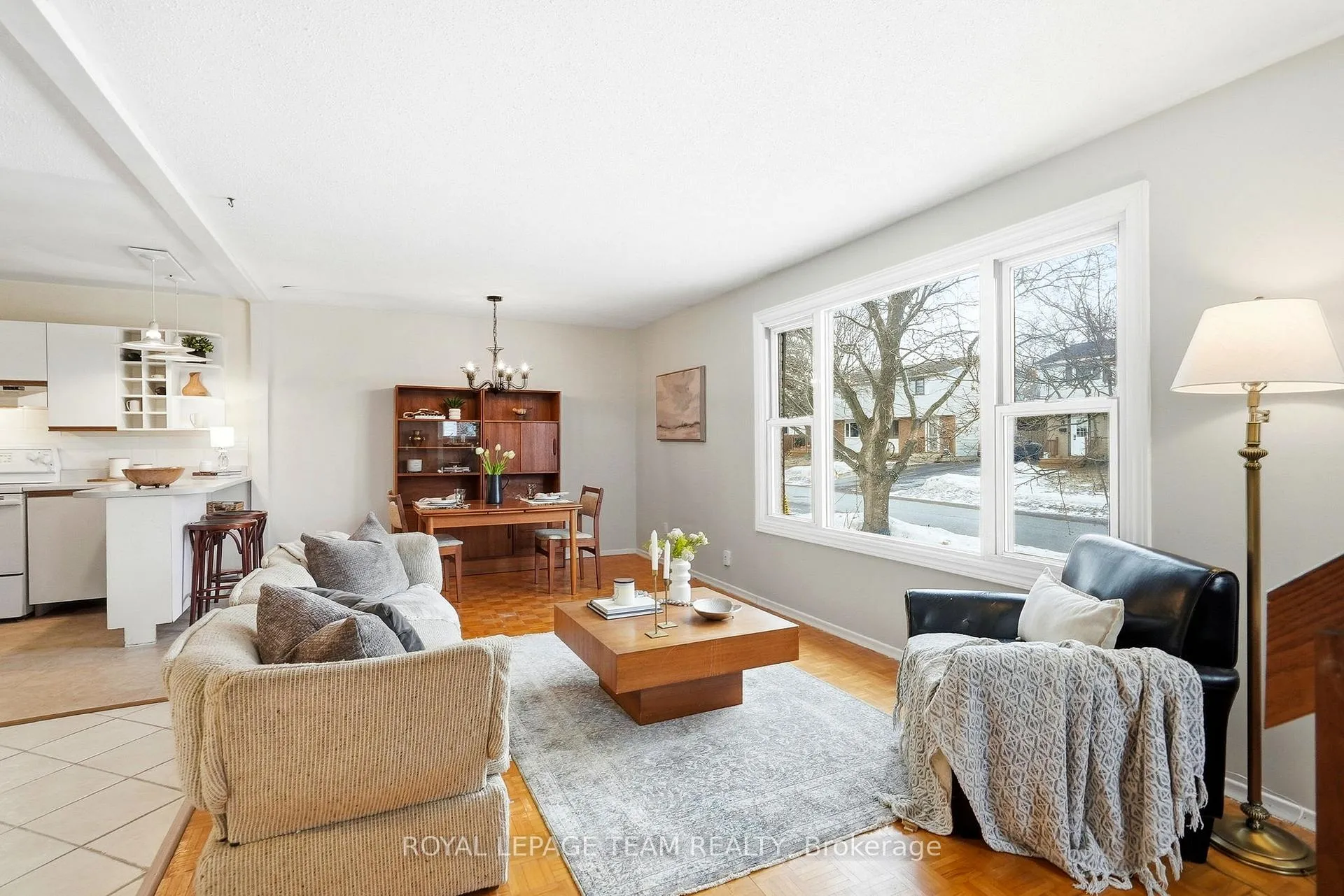 Photo 3 of 9 Shouldice Crescent, Ottawa, Kanata - Glencairn/Hazeldean — HOMEH
