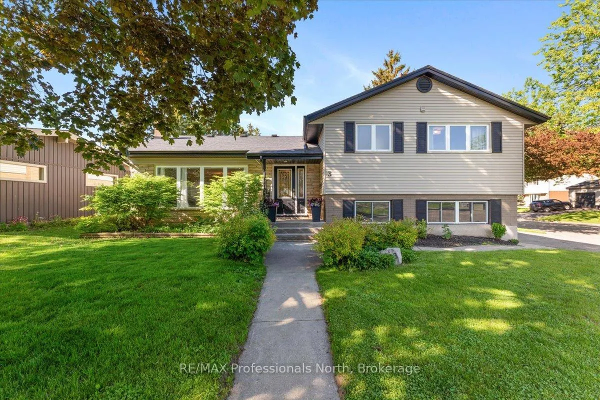 Photo 2 of 3 Scotia Avenue, Brantford — HOMEH