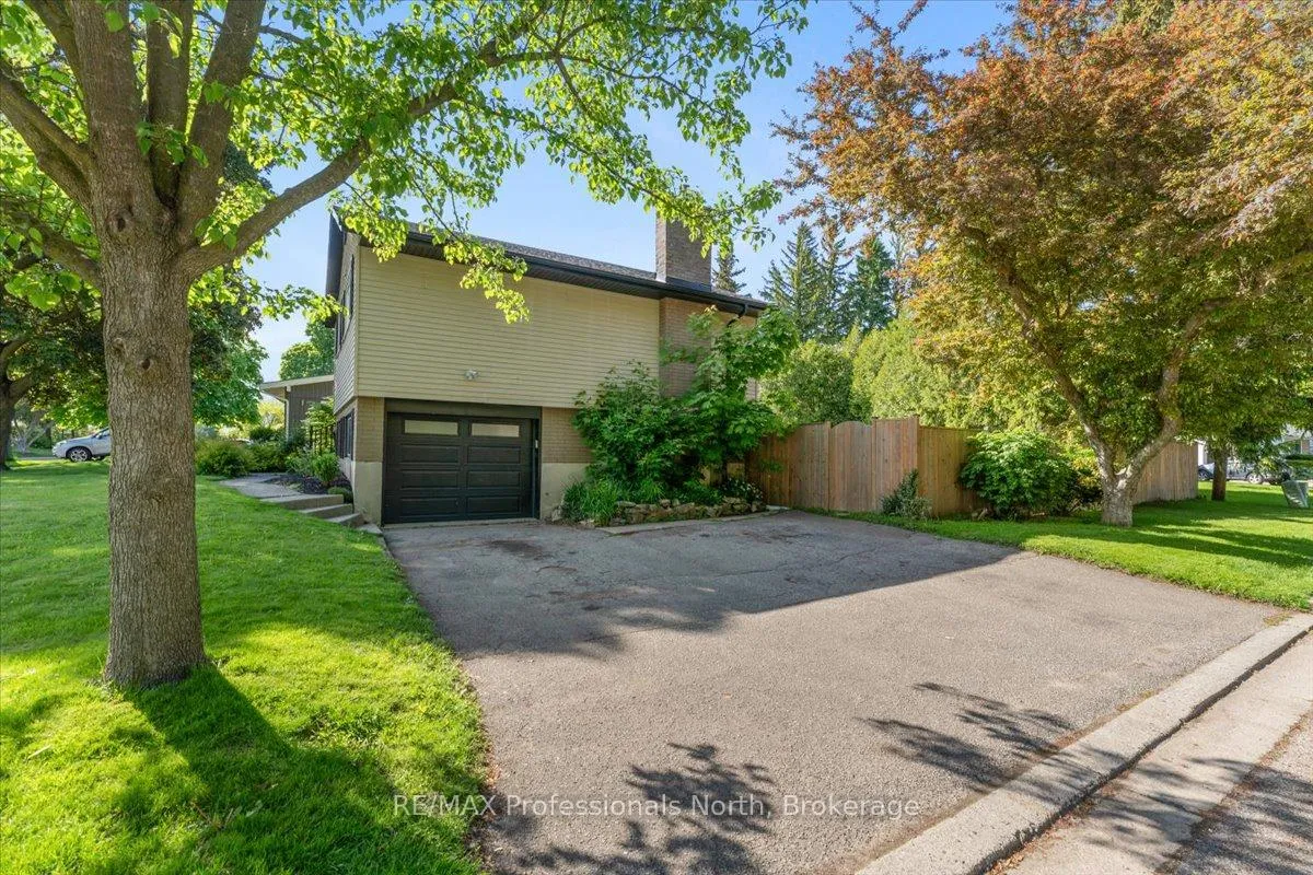 Photo 6 of 3 Scotia Avenue, Brantford — HOMEH