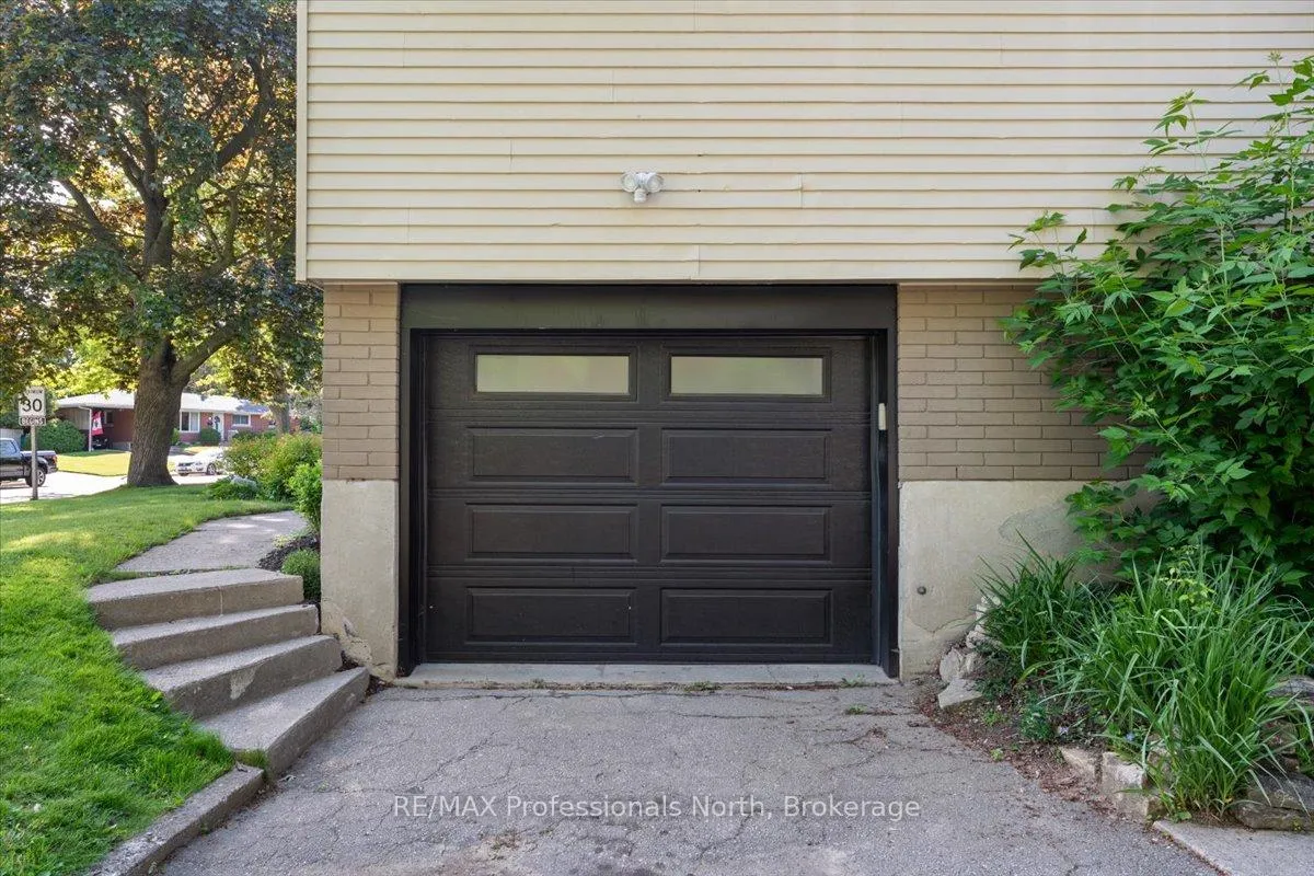 Photo 28 of 3 Scotia Avenue, Brantford — HOMEH