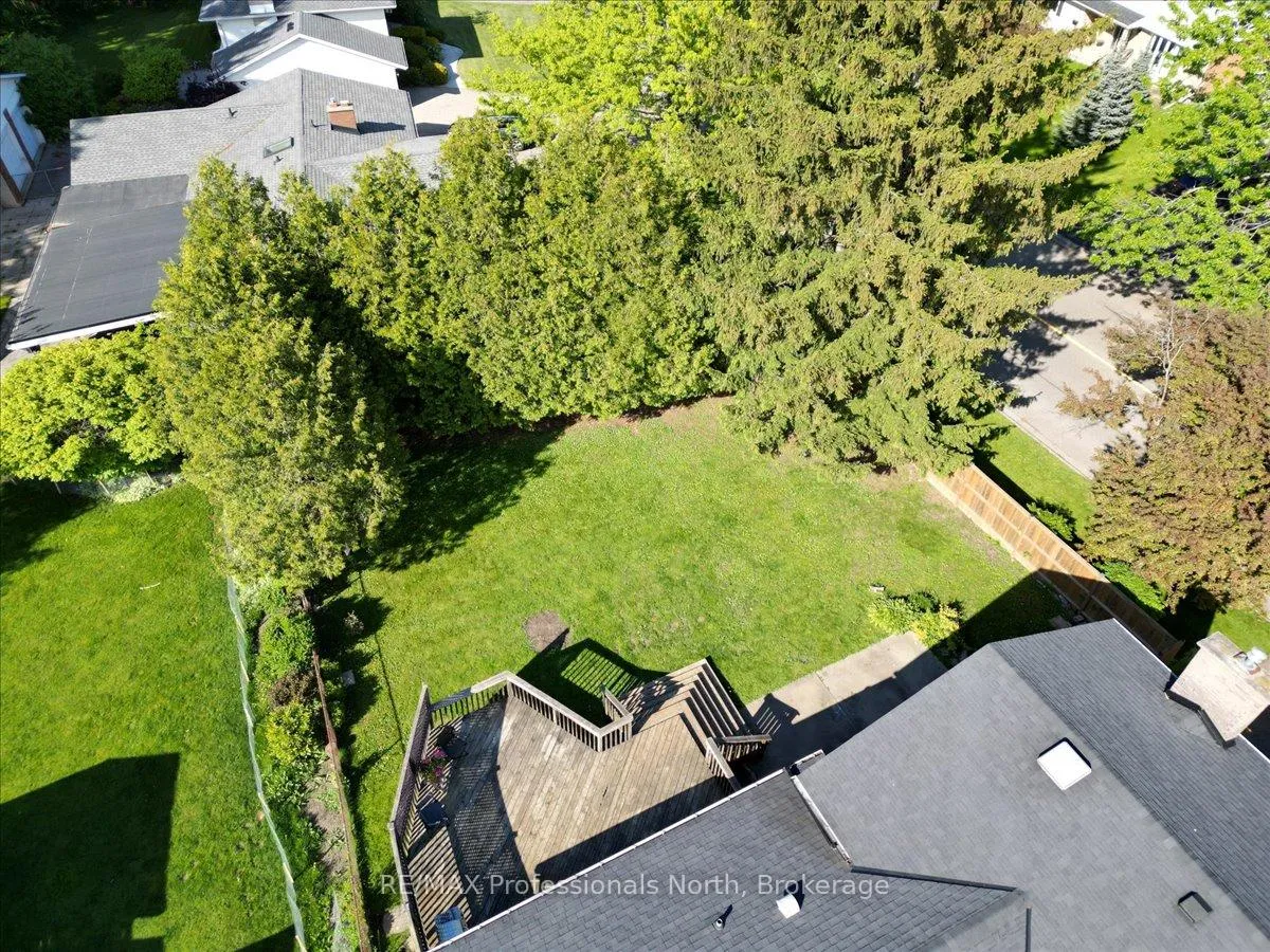 Photo 32 of 3 Scotia Avenue, Brantford — HOMEH