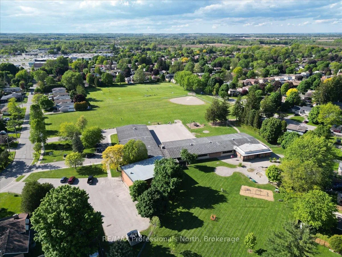 Photo 34 of 3 Scotia Avenue, Brantford — HOMEH