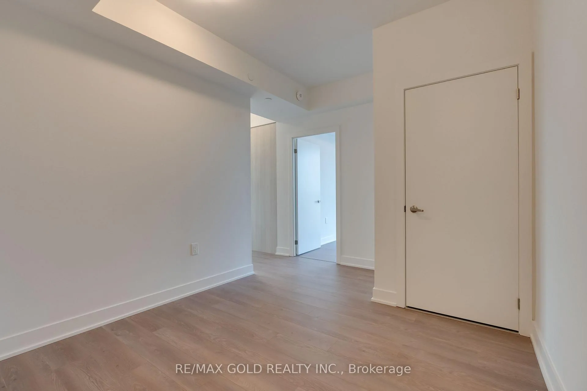 Photo 10 of Unit 803, 2088 James Street, Burlington, Brant — HOMEH