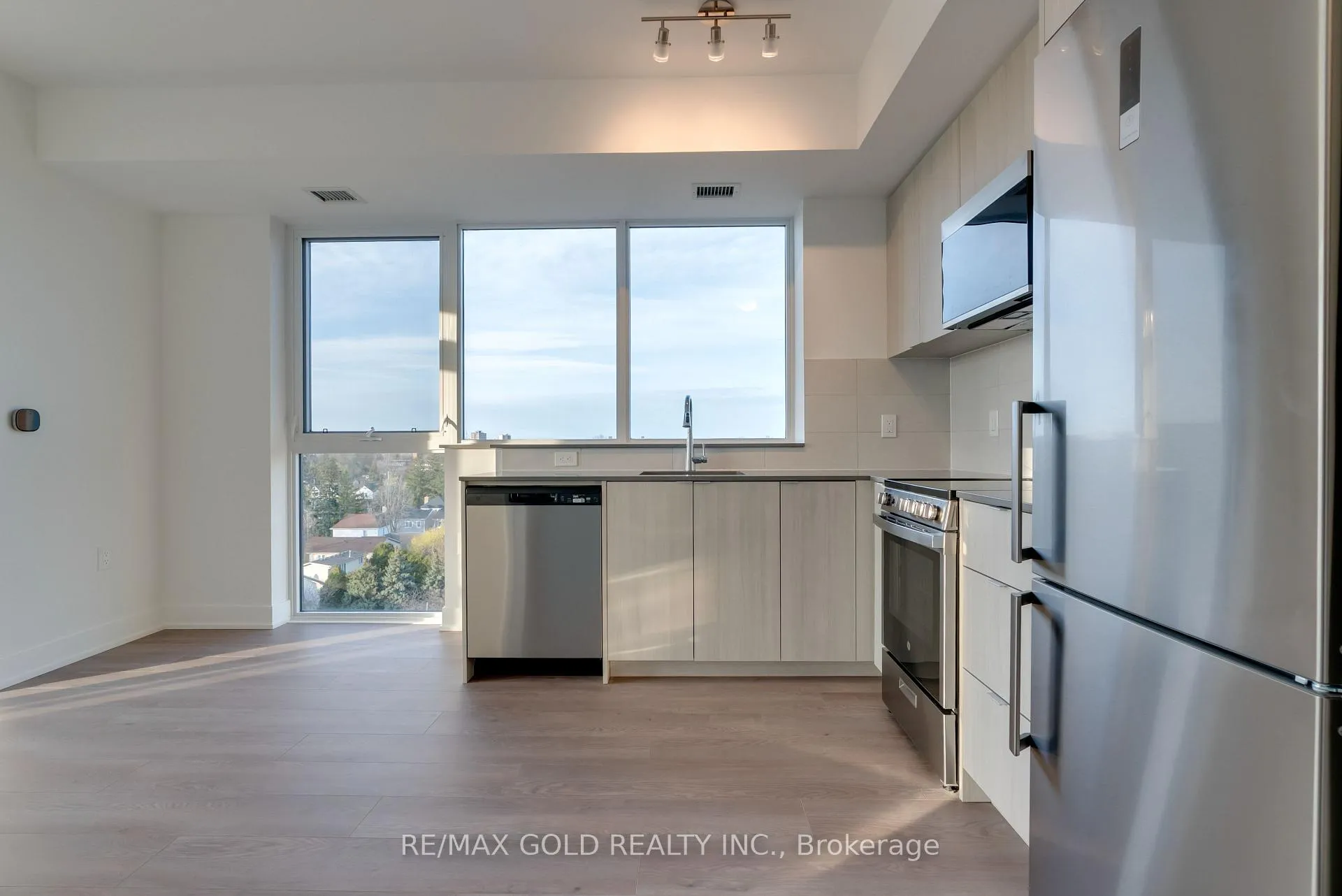 Photo 13 of Unit 803, 2088 James Street, Burlington, Brant — HOMEH