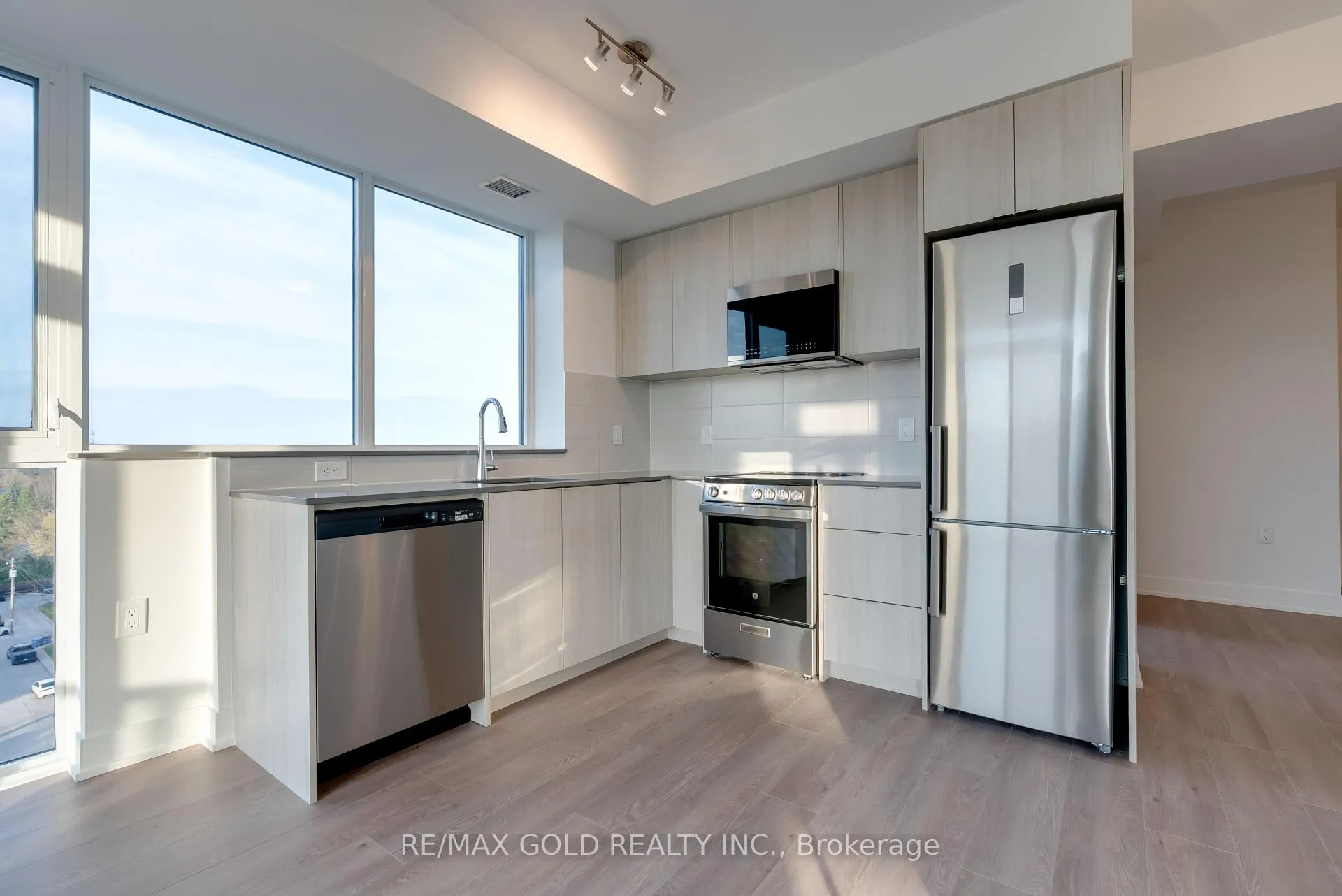 Photo 15 of Unit 803, 2088 James Street, Burlington, Brant — HOMEH