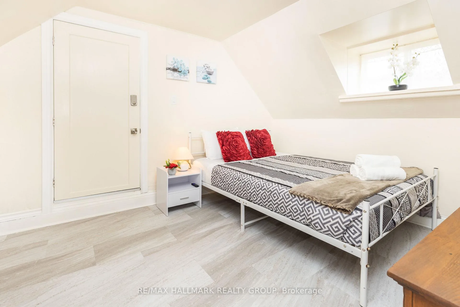 Photo 3 of Unit 2, 456 Bronson Avenue, Ottawa, West Centre Town — HOMEH