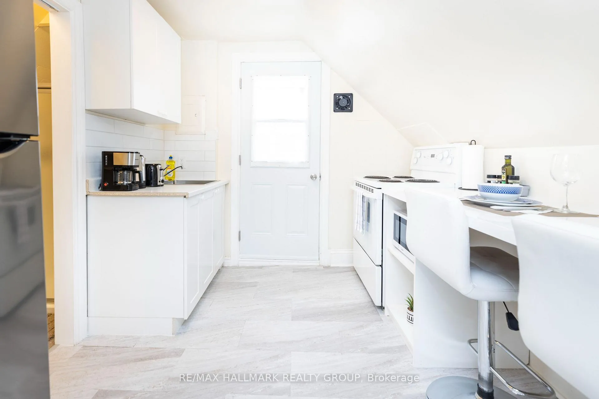 Photo 6 of Unit 2, 456 Bronson Avenue, Ottawa, West Centre Town — HOMEH