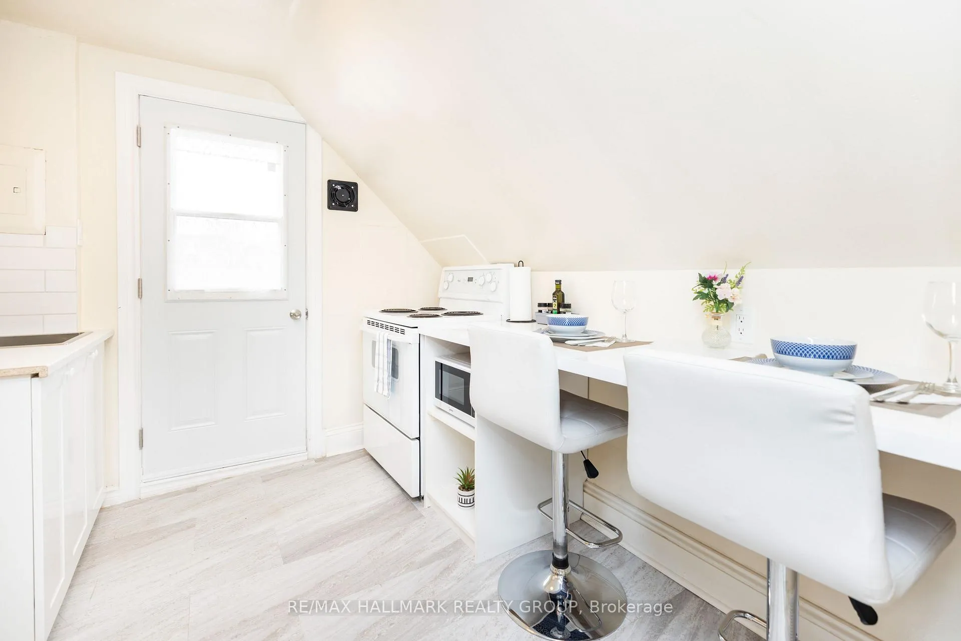 Photo 11 of Unit 2, 456 Bronson Avenue, Ottawa, West Centre Town — HOMEH