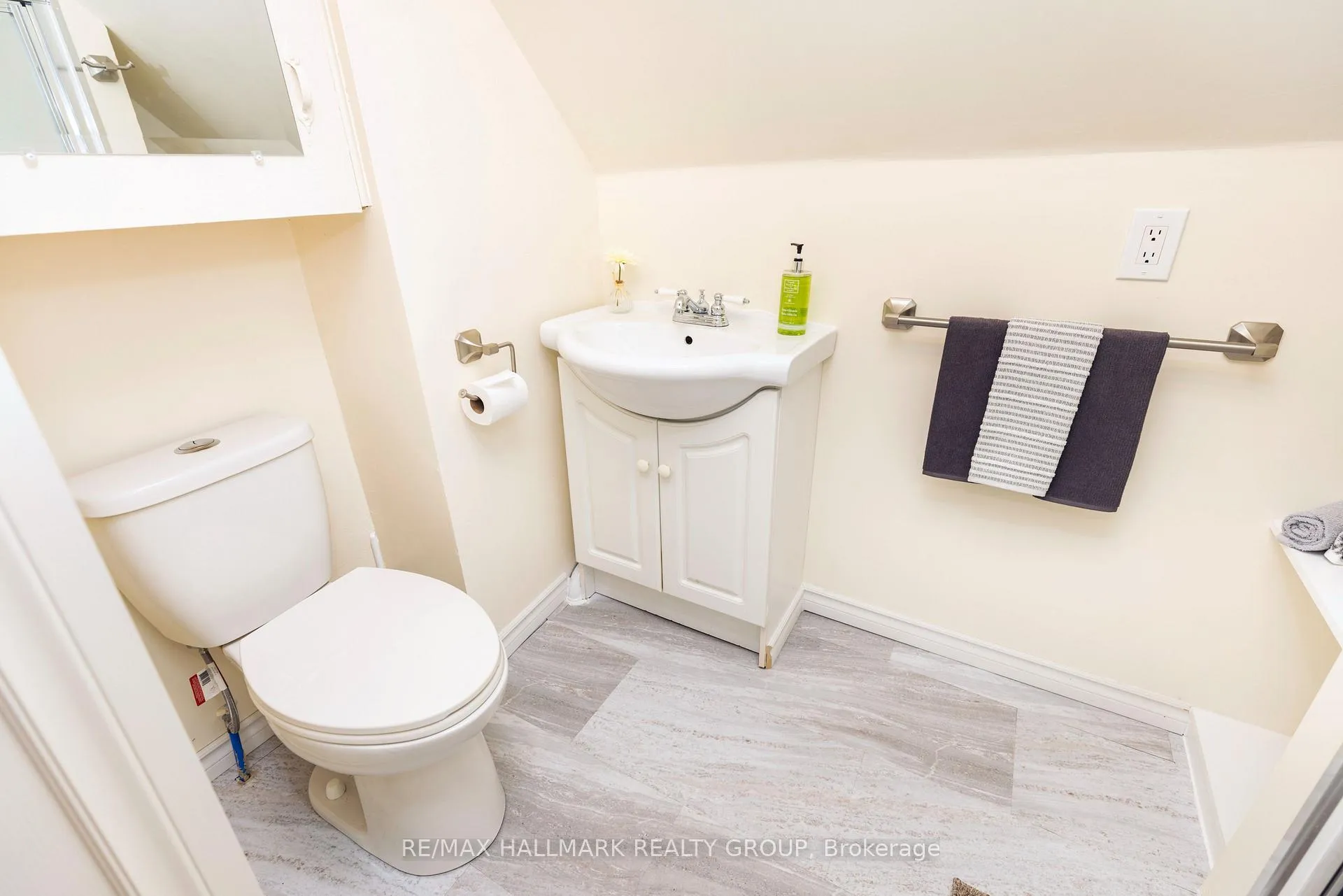 Photo 14 of Unit 2, 456 Bronson Avenue, Ottawa, West Centre Town — HOMEH
