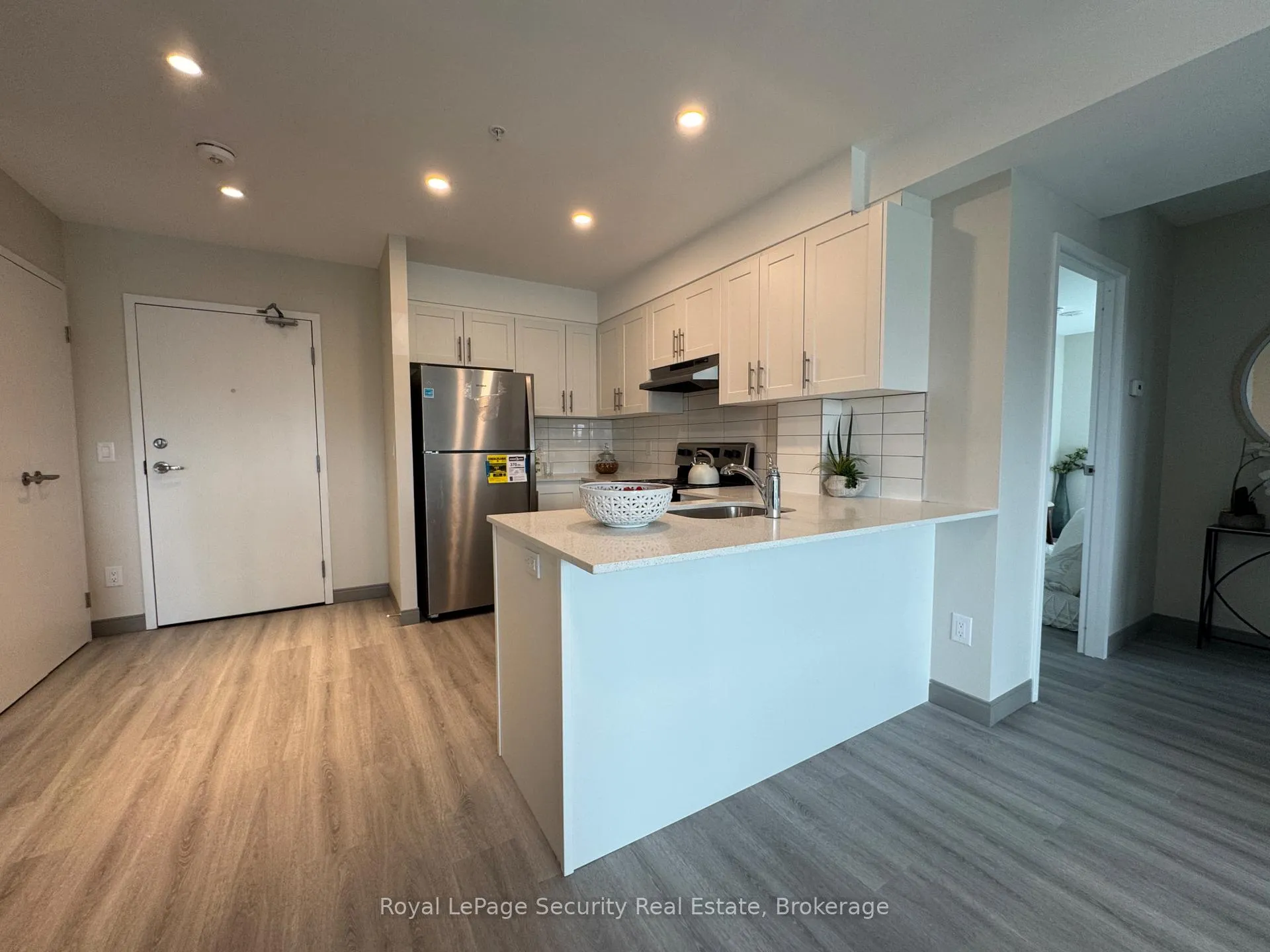 Photo 4 of Unit 514, 1015 Innisfil Beach Road, Innisfil, Alcona — HOMEH