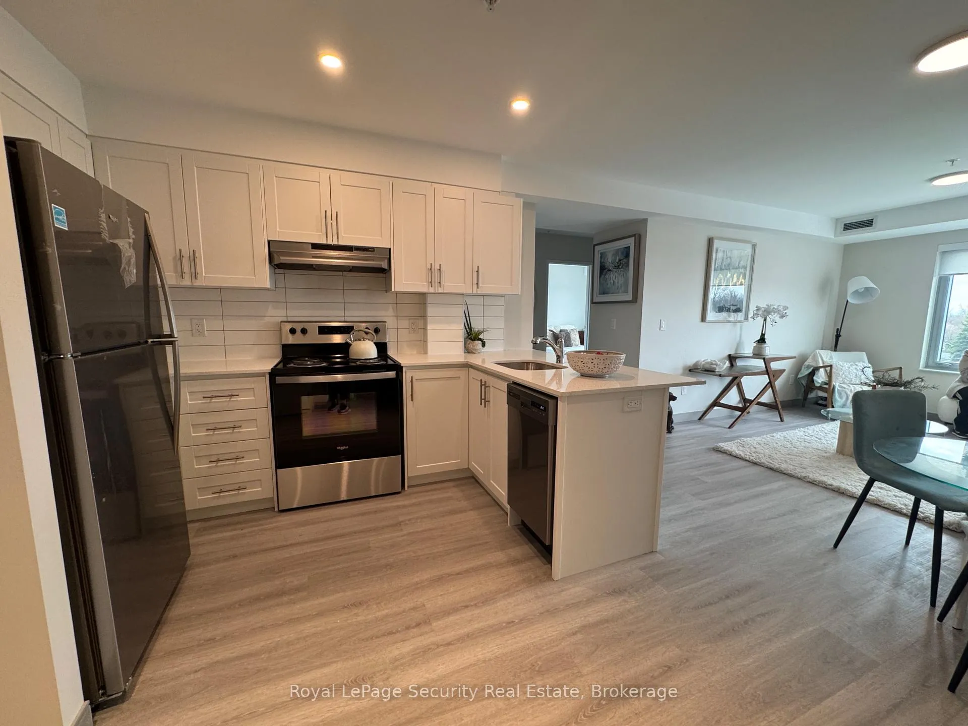Photo 5 of Unit 514, 1015 Innisfil Beach Road, Innisfil, Alcona — HOMEH