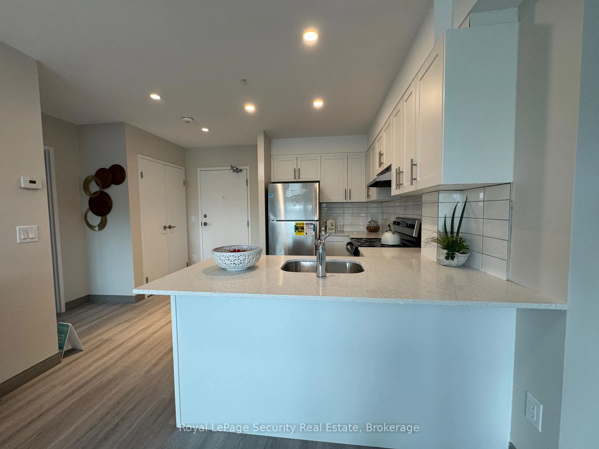 Photo 10 of Unit 514, 1015 Innisfil Beach Road, Innisfil, Alcona — HOMEH