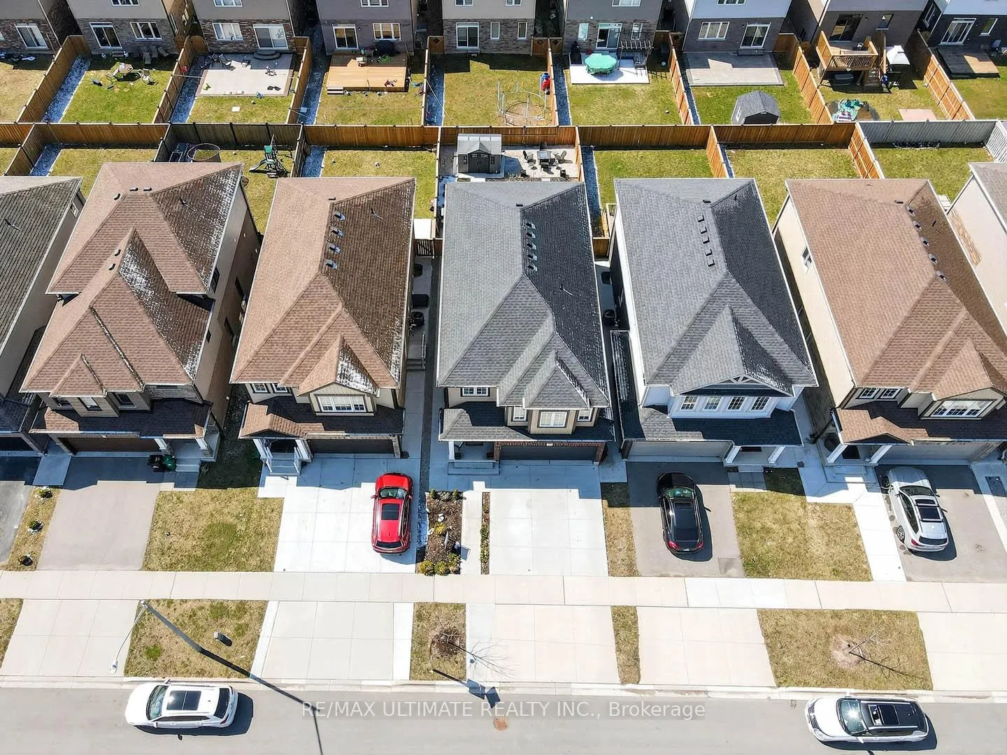 Photo 2 of 67 Beauchamp Drive N, Cambridge — HOMEH