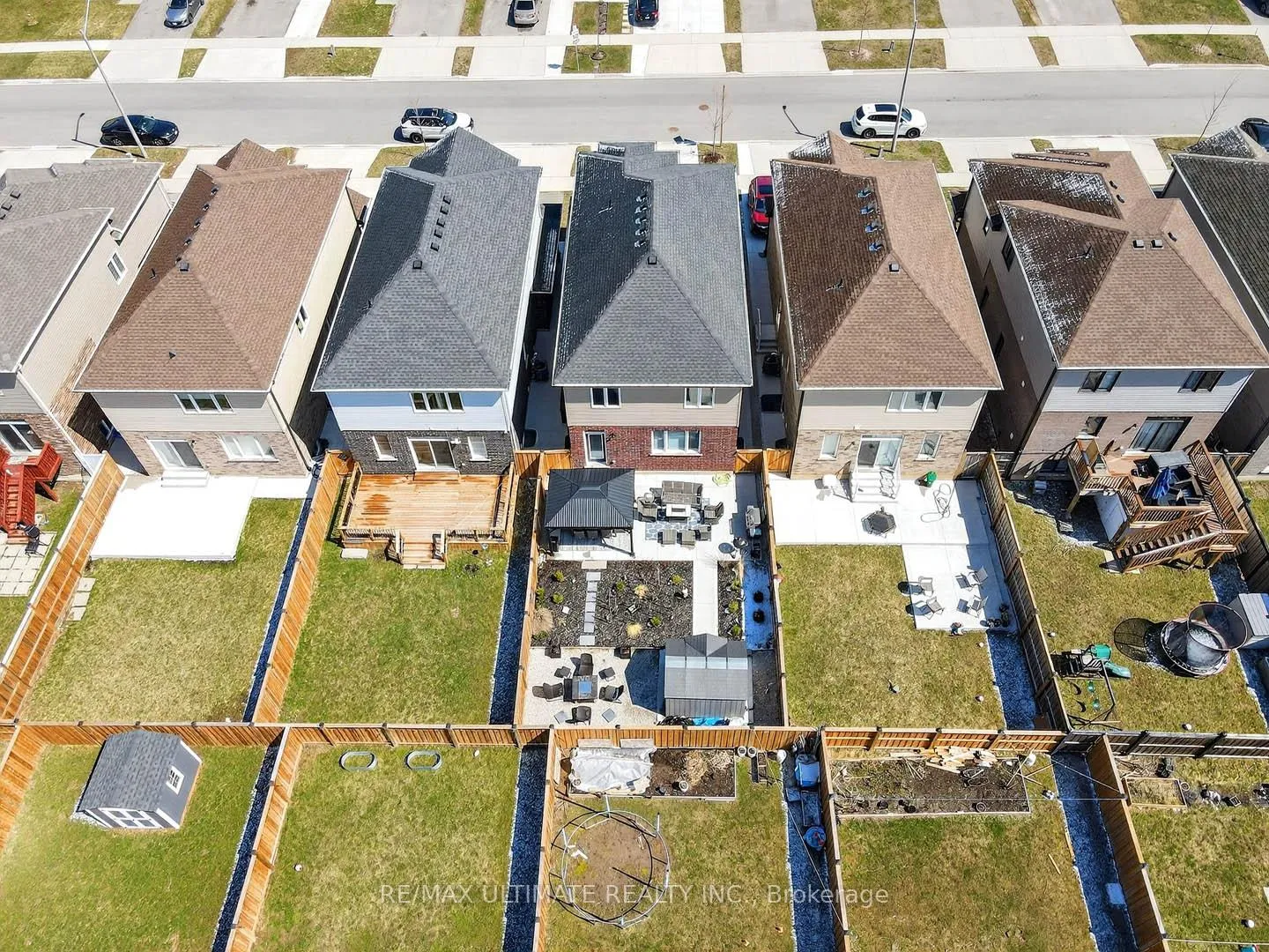 Photo 3 of 67 Beauchamp Drive N, Cambridge — HOMEH