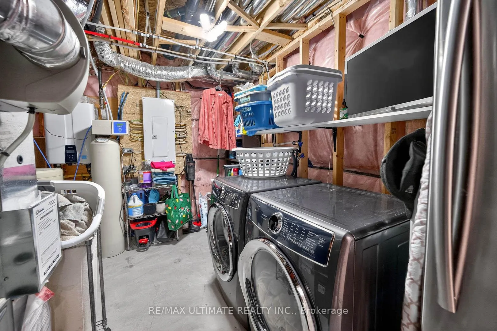 Photo 39 of 67 Beauchamp Drive N, Cambridge — HOMEH