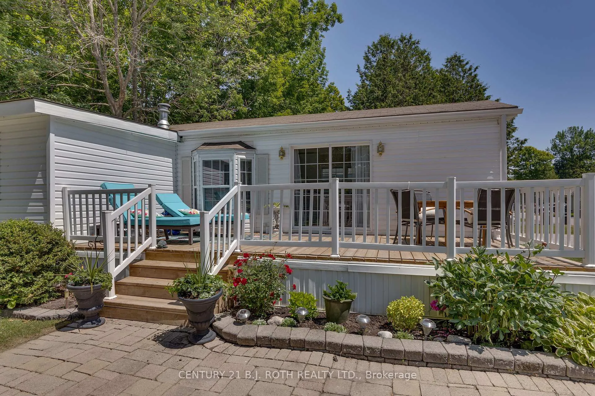 Photo 3 of 1 Malta Avenue, Wasaga Beach — HOMEH