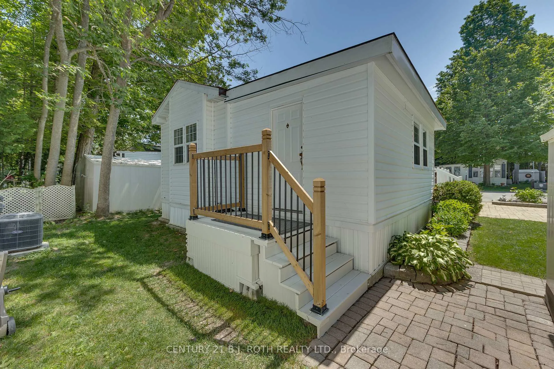 Photo 7 of 1 Malta Avenue, Wasaga Beach — HOMEH