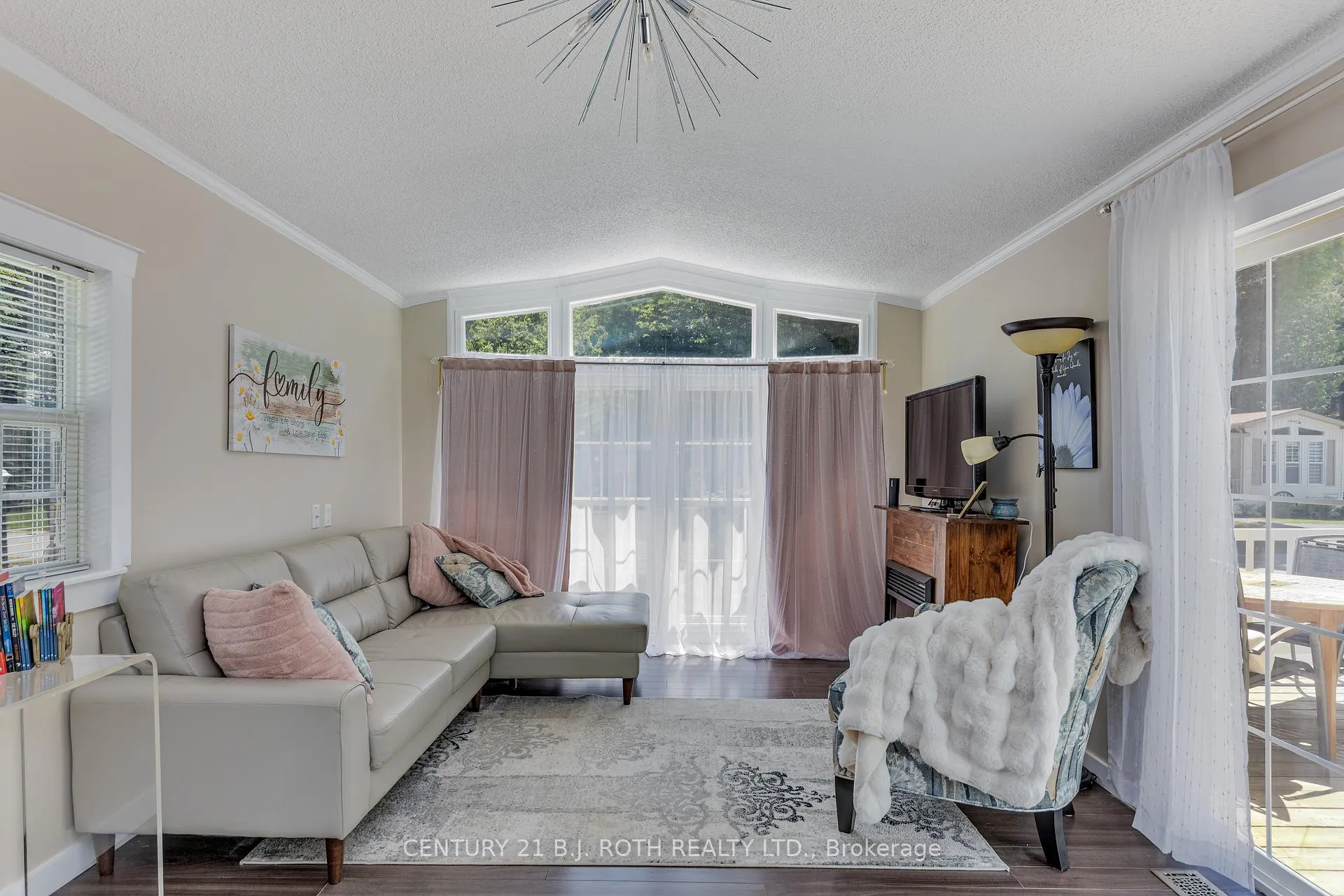 Photo 10 of 1 Malta Avenue, Wasaga Beach — HOMEH