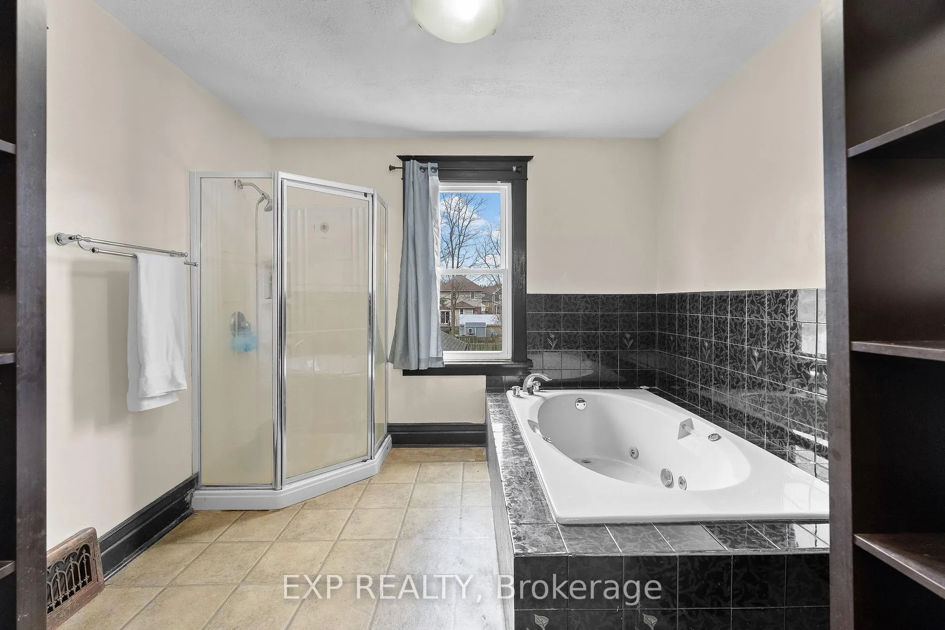 Photo 18 of 4725 Third Avenue, Niagara Falls, Cherrywood — HOMEH